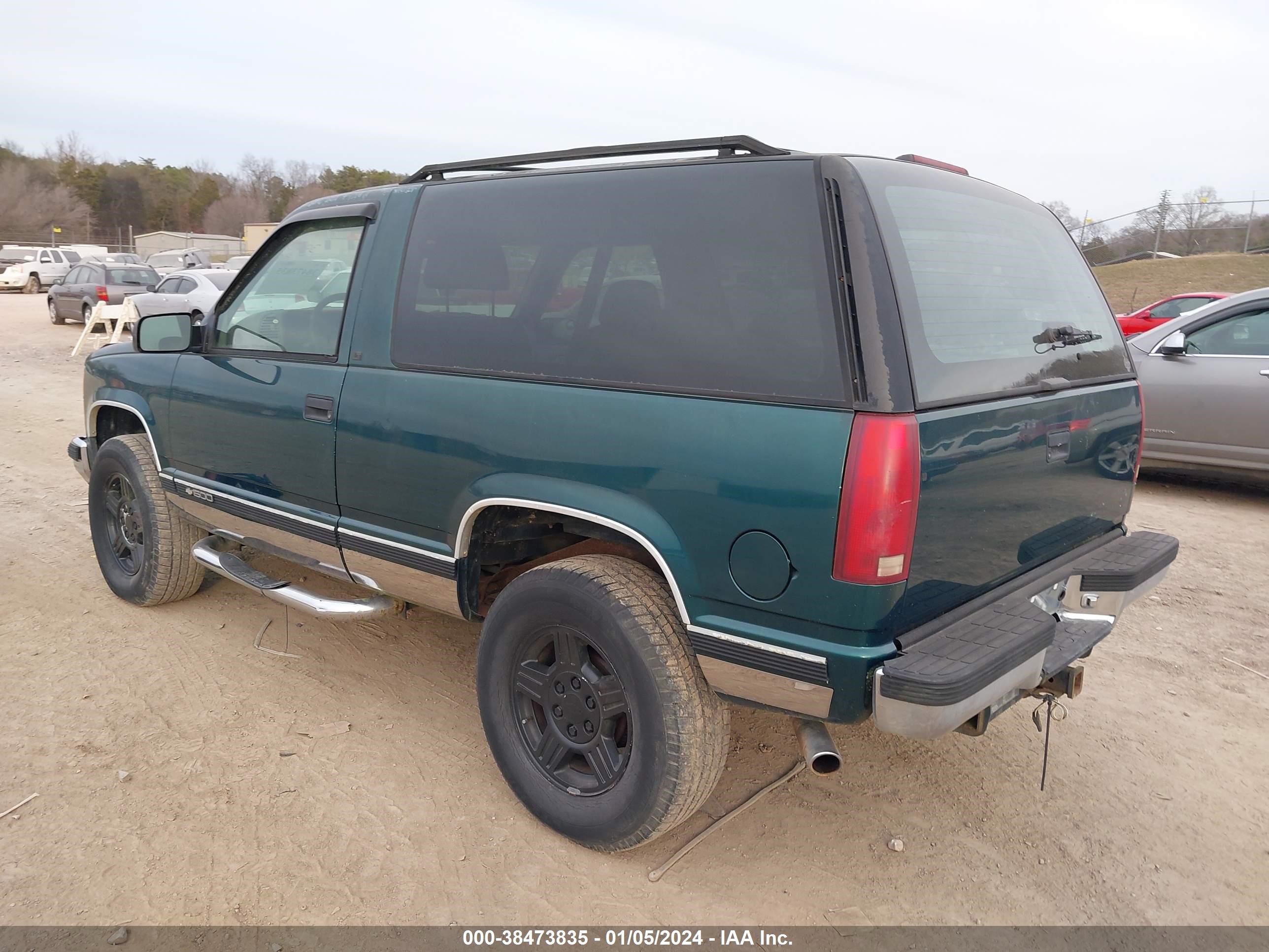 Photo 2 VIN: 1GNEK18K0RJ324897 - CHEVROLET BLAZER 