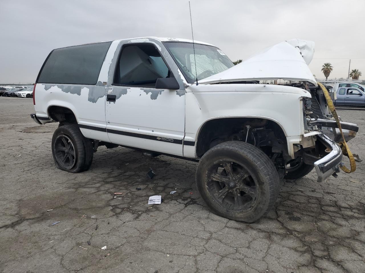 Photo 3 VIN: 1GNEK18K2RJ356380 - CHEVROLET BLAZER 