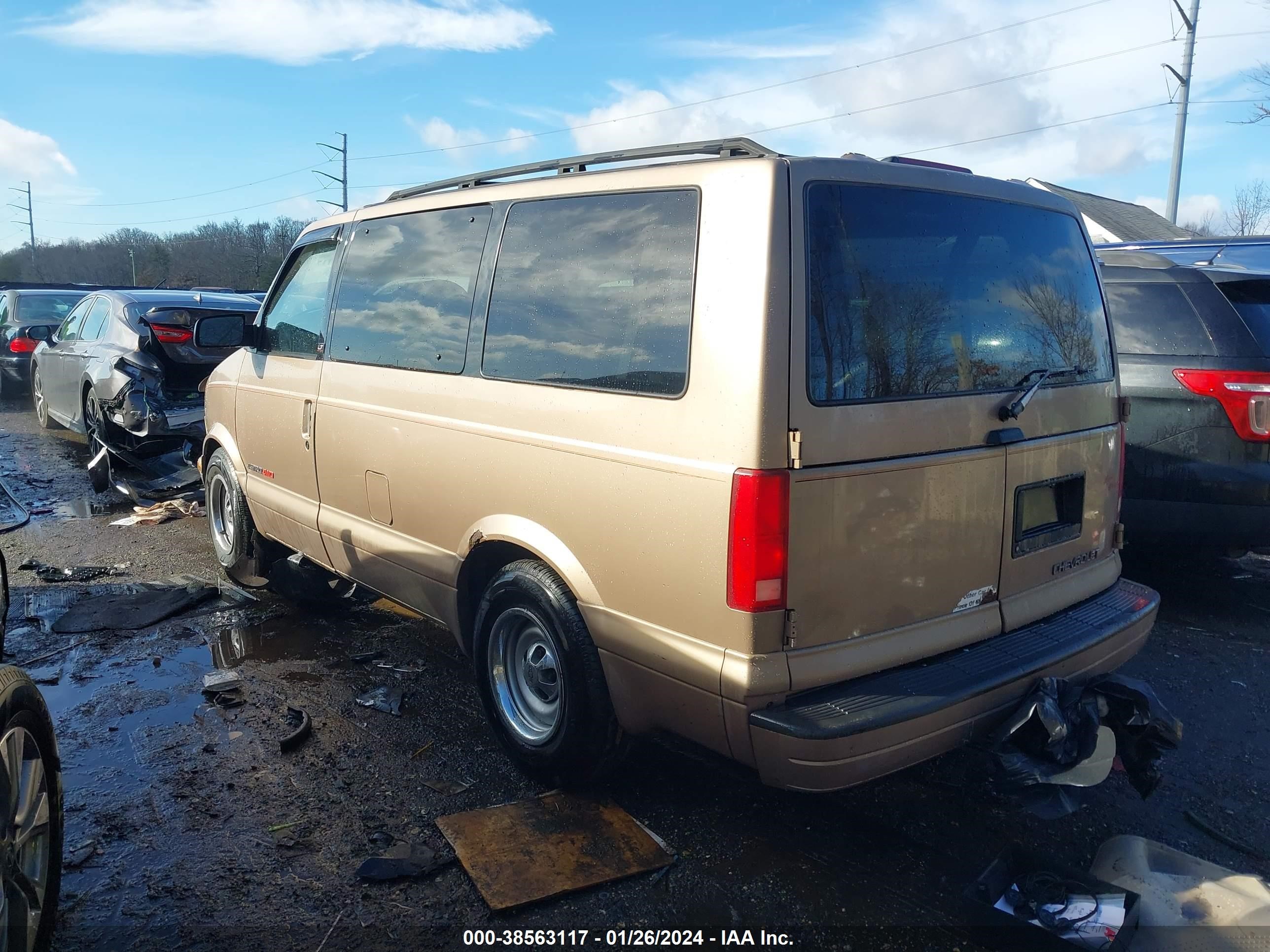 Photo 2 VIN: 1GNEL19W0VB201863 - CHEVROLET ASTRO 