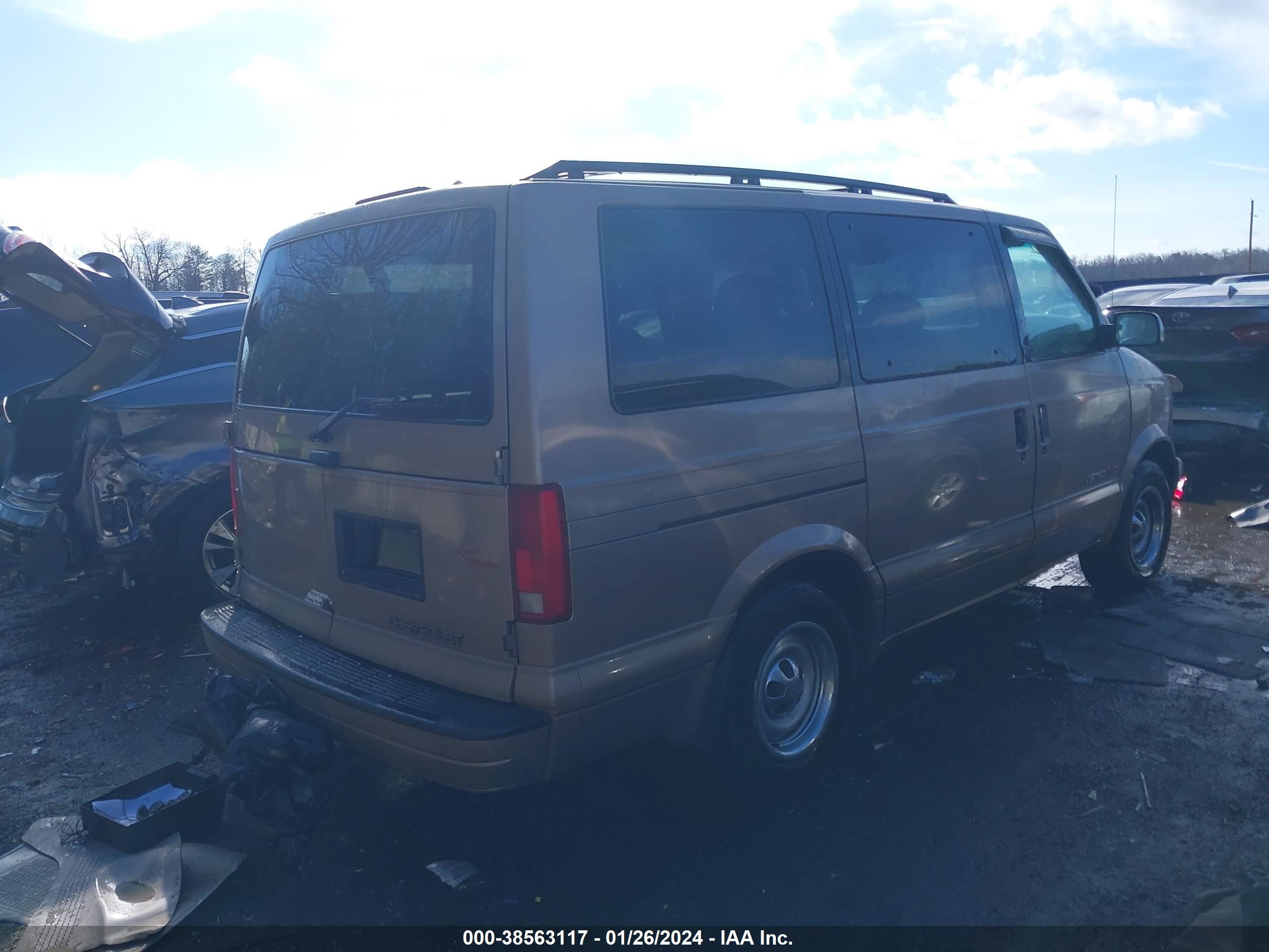 Photo 3 VIN: 1GNEL19W0VB201863 - CHEVROLET ASTRO 