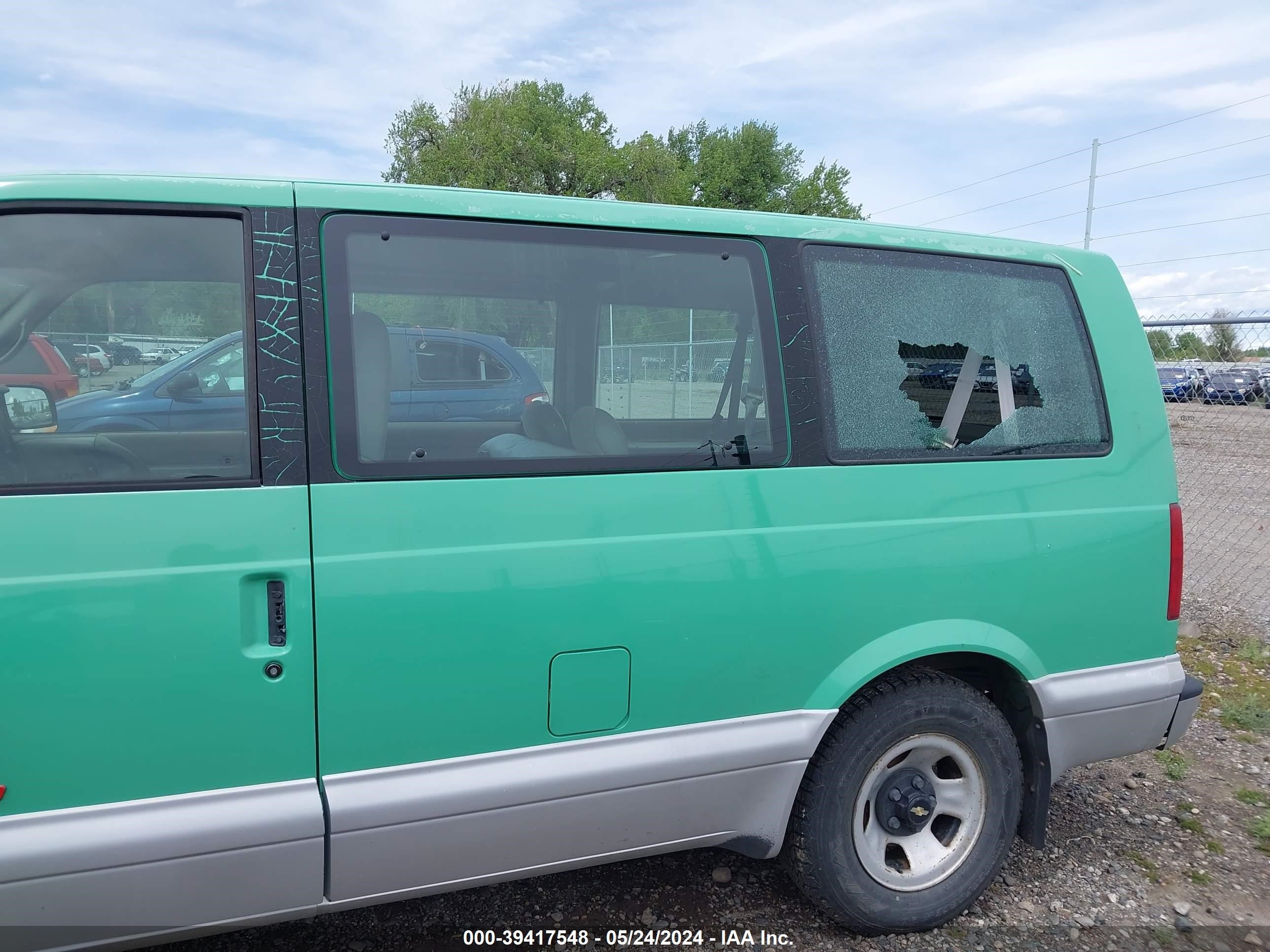 Photo 11 VIN: 1GNEL19W0YB169467 - CHEVROLET ASTRO 