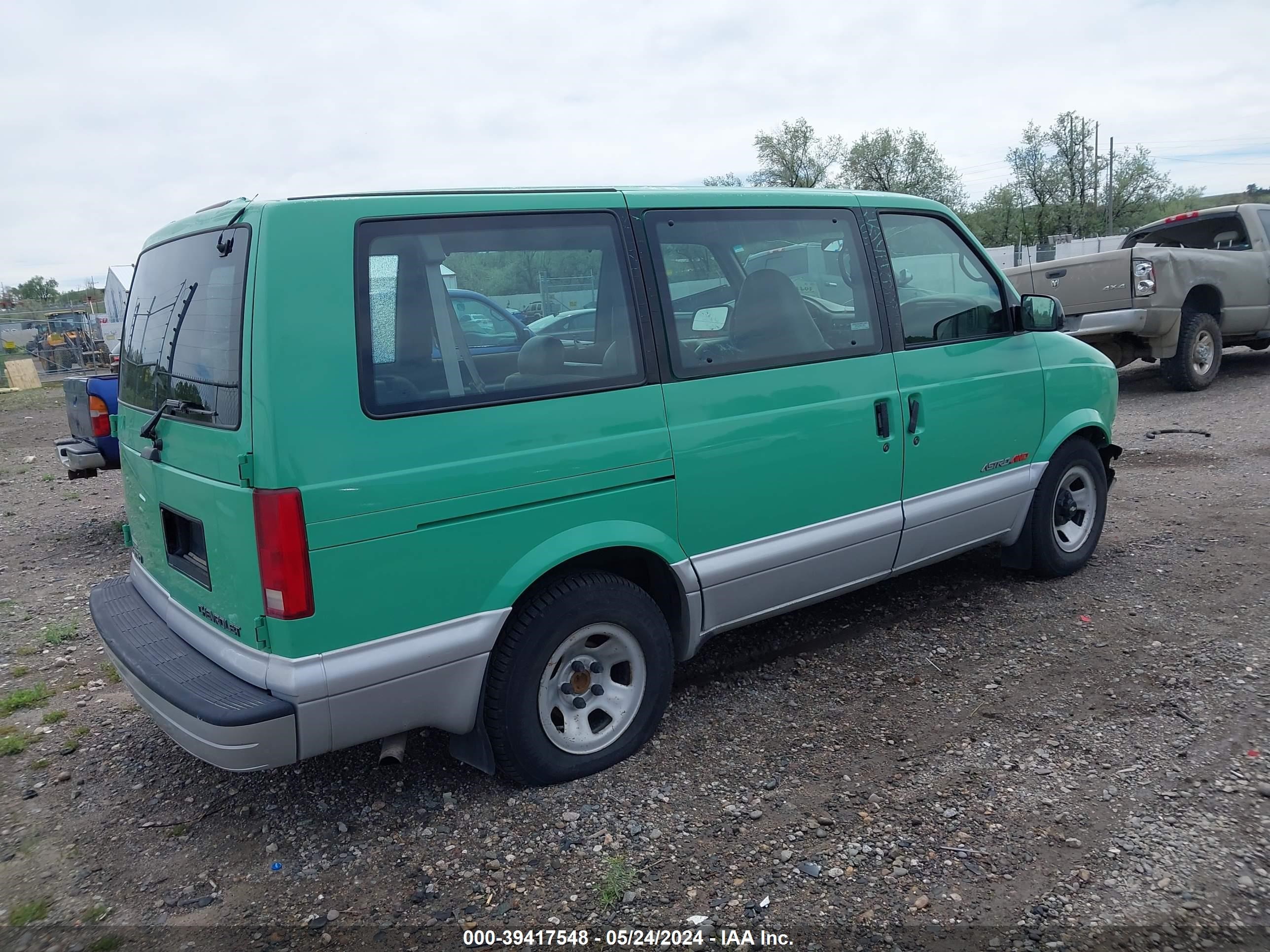 Photo 3 VIN: 1GNEL19W0YB169467 - CHEVROLET ASTRO 