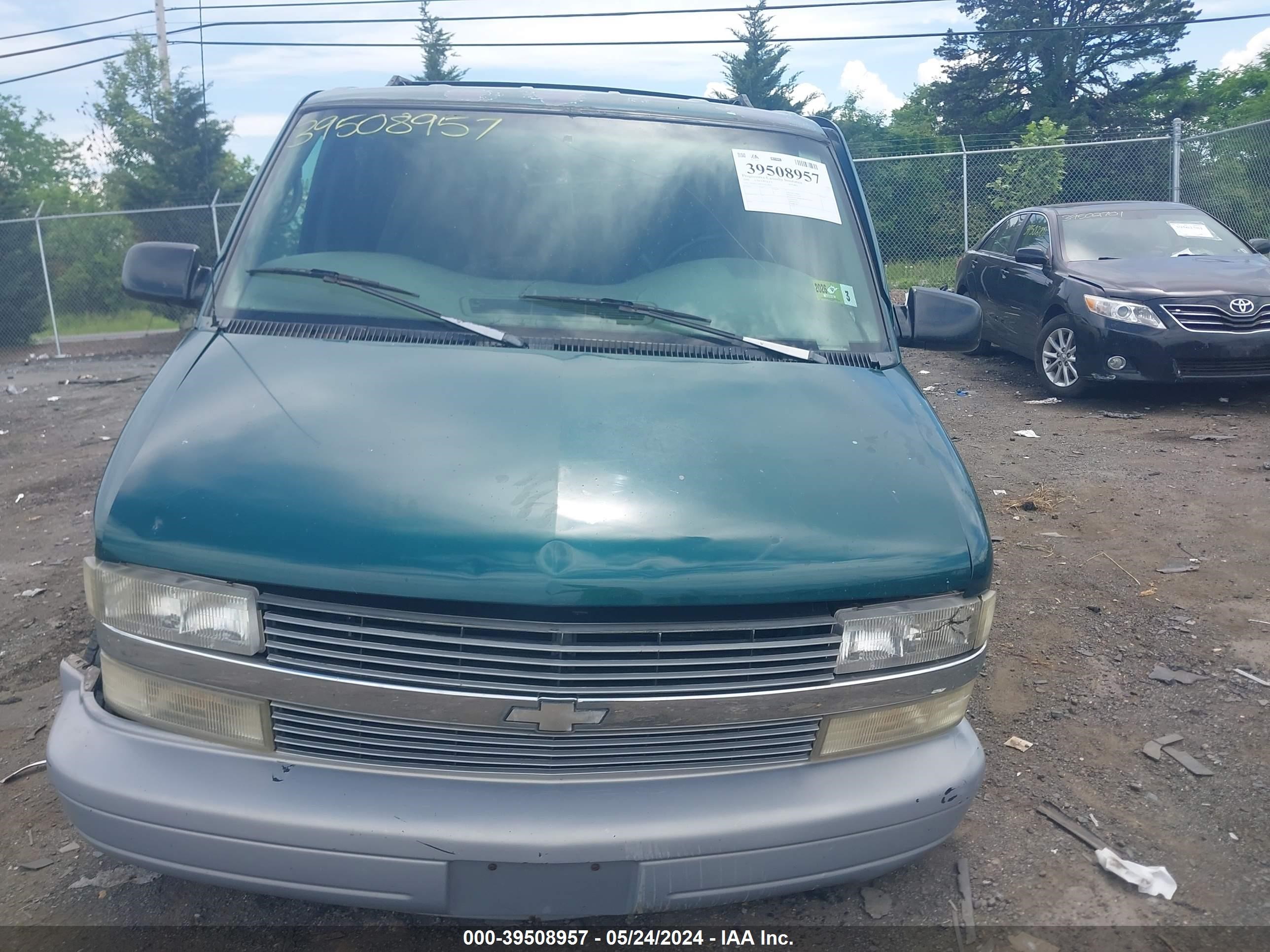 Photo 11 VIN: 1GNEL19W2YB124031 - CHEVROLET ASTRO 