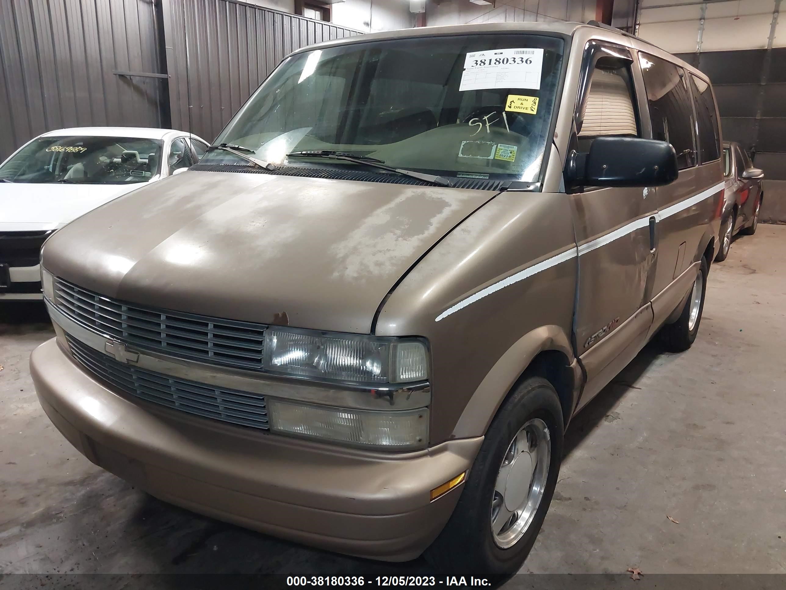 Photo 1 VIN: 1GNEL19W3VB153372 - CHEVROLET ASTRO 