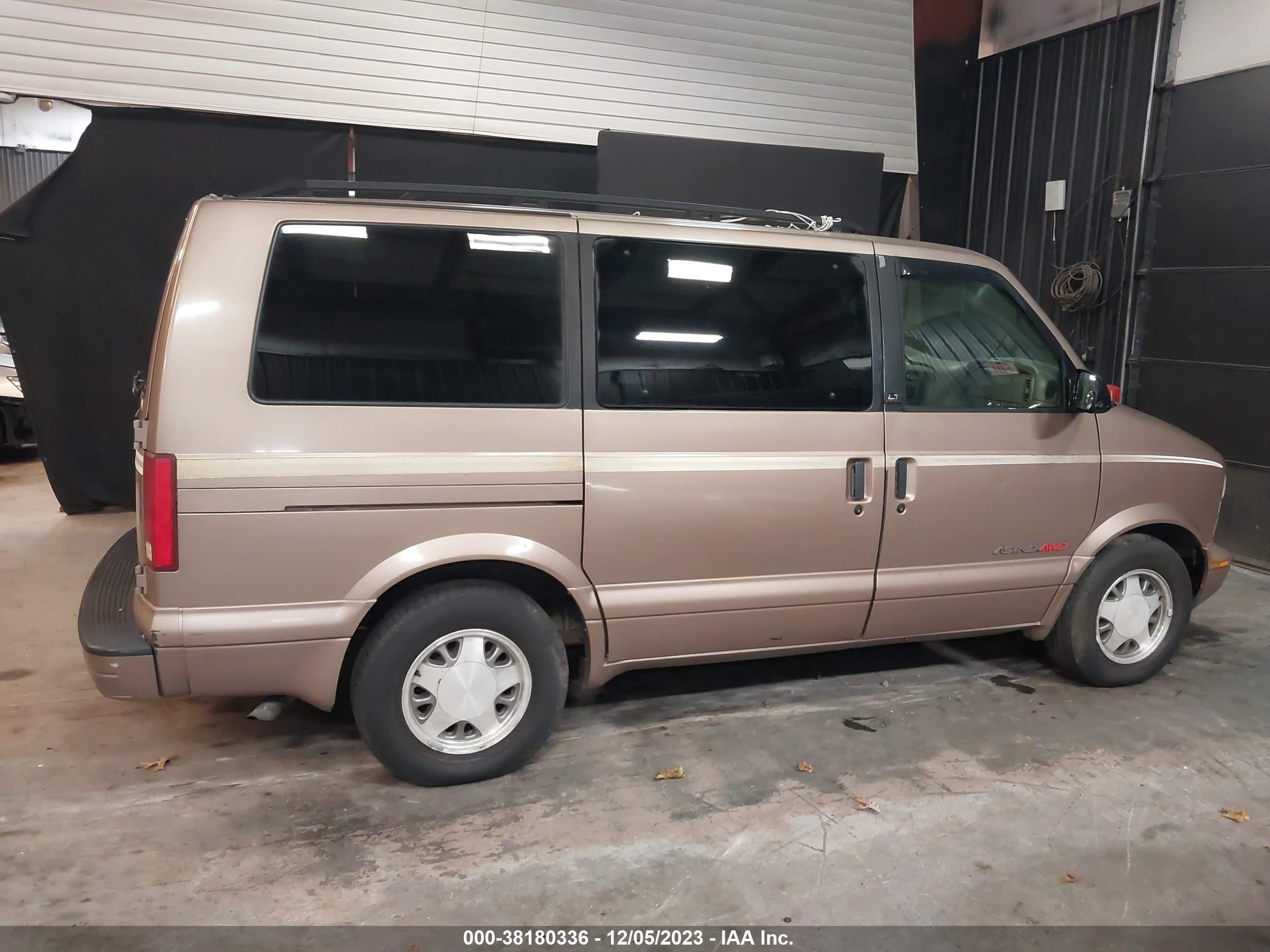 Photo 12 VIN: 1GNEL19W3VB153372 - CHEVROLET ASTRO 