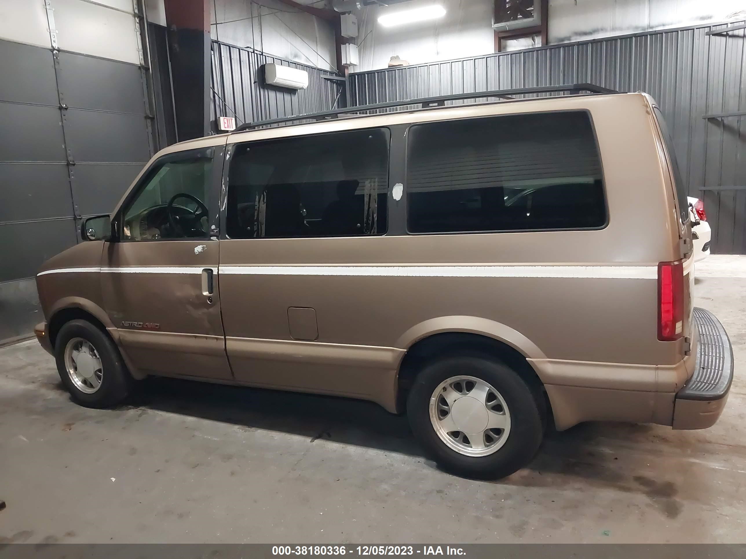 Photo 13 VIN: 1GNEL19W3VB153372 - CHEVROLET ASTRO 