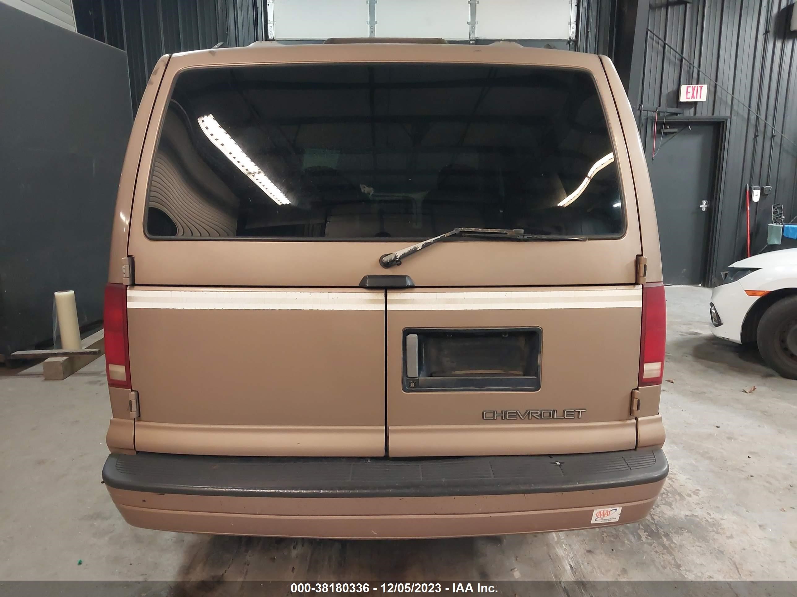 Photo 15 VIN: 1GNEL19W3VB153372 - CHEVROLET ASTRO 