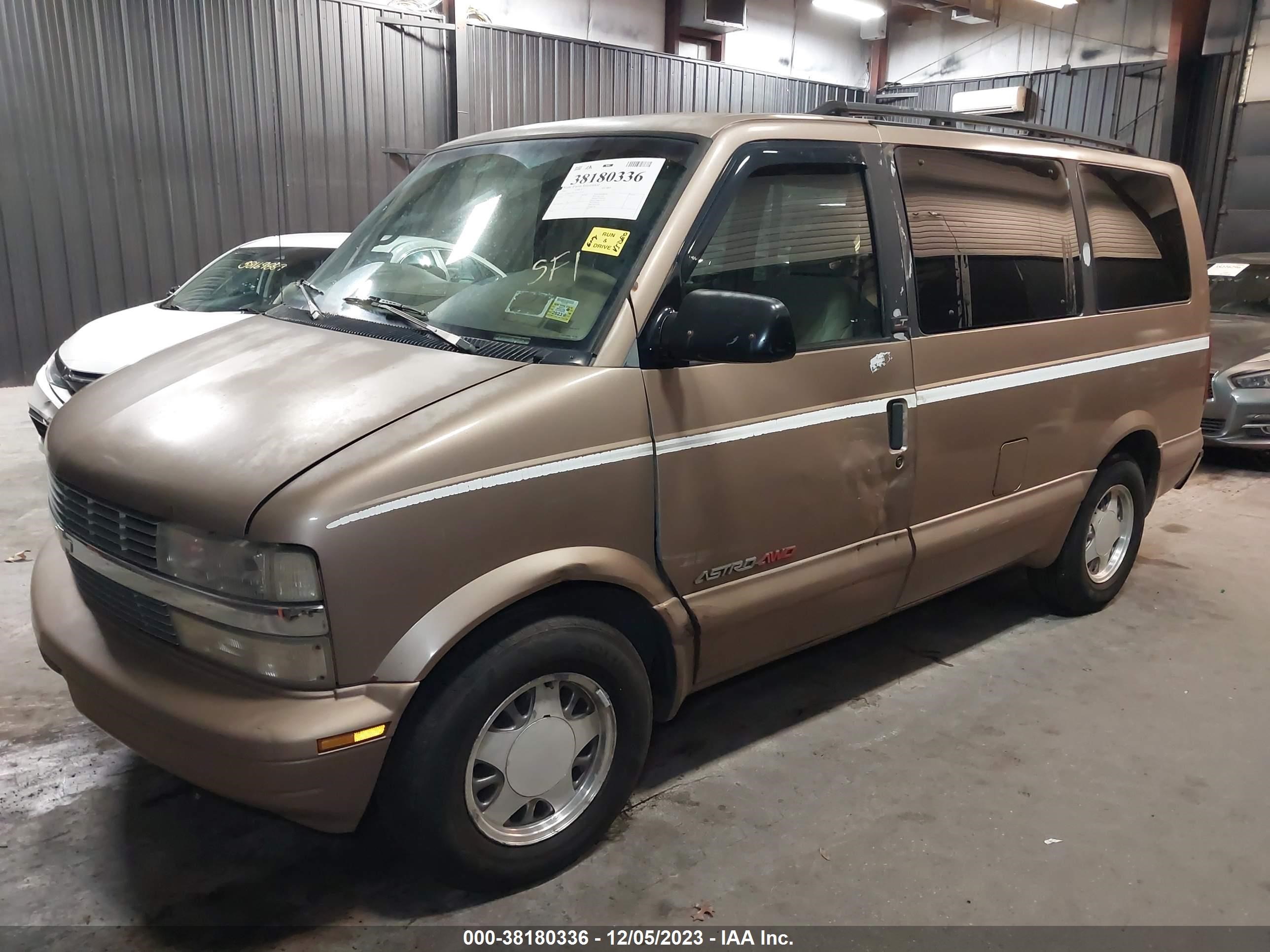 Photo 5 VIN: 1GNEL19W3VB153372 - CHEVROLET ASTRO 