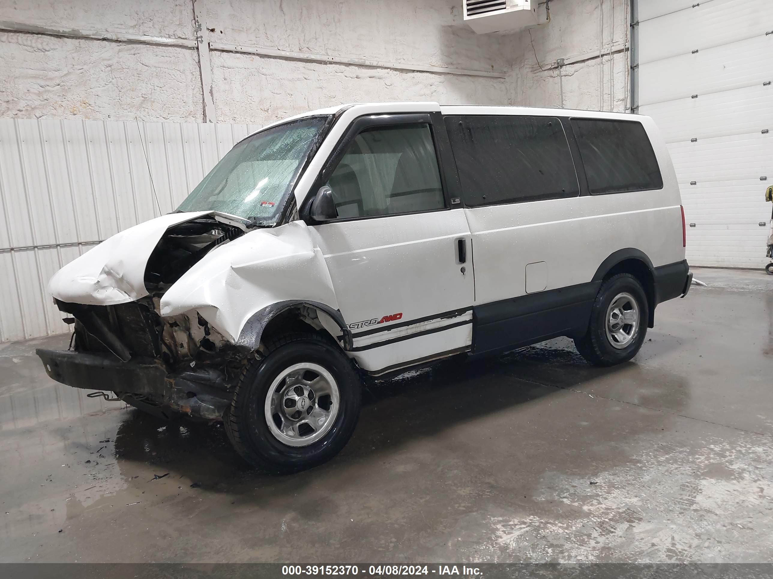 Photo 1 VIN: 1GNEL19W4WB136484 - CHEVROLET ASTRO 