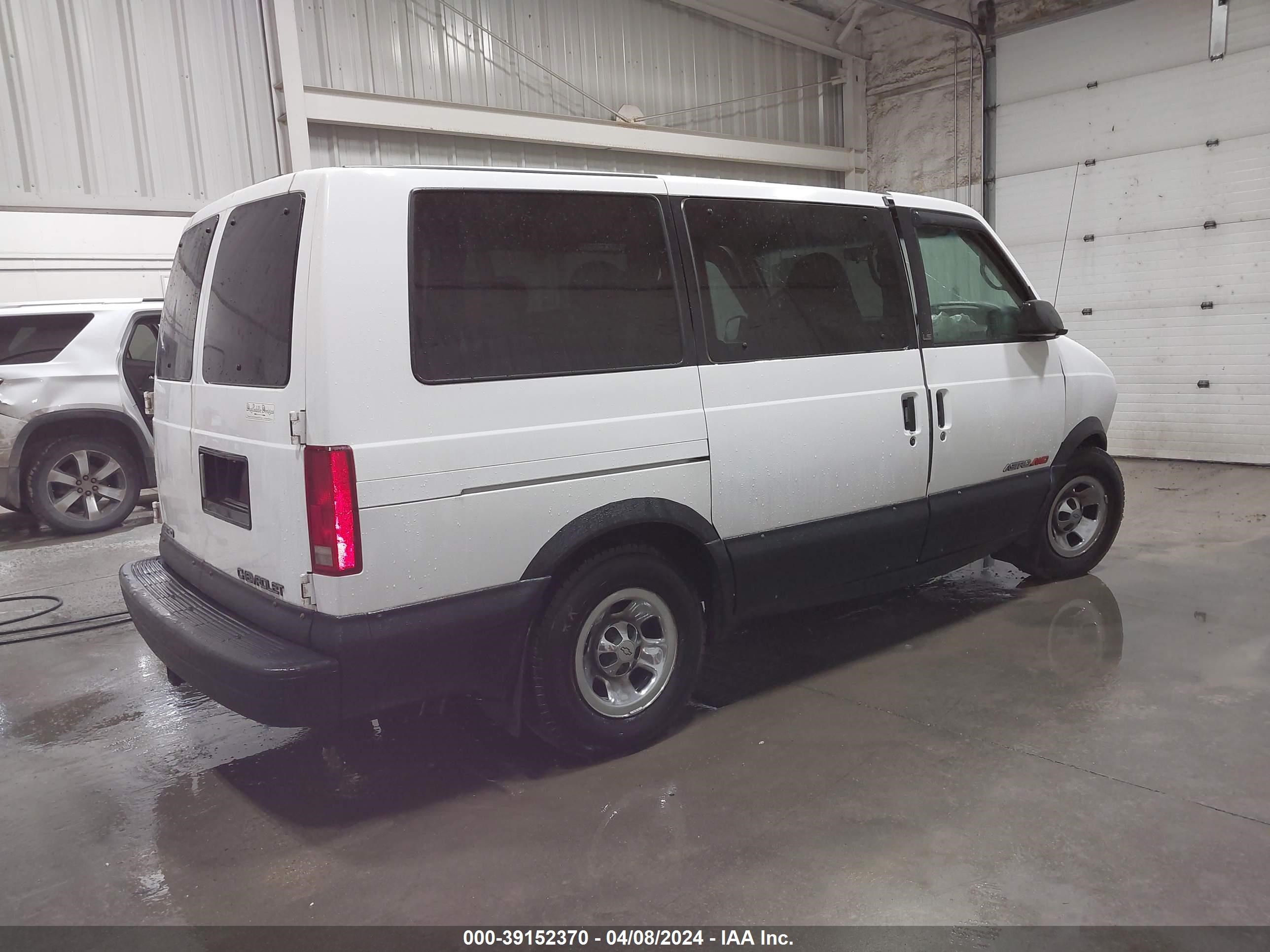 Photo 3 VIN: 1GNEL19W4WB136484 - CHEVROLET ASTRO 