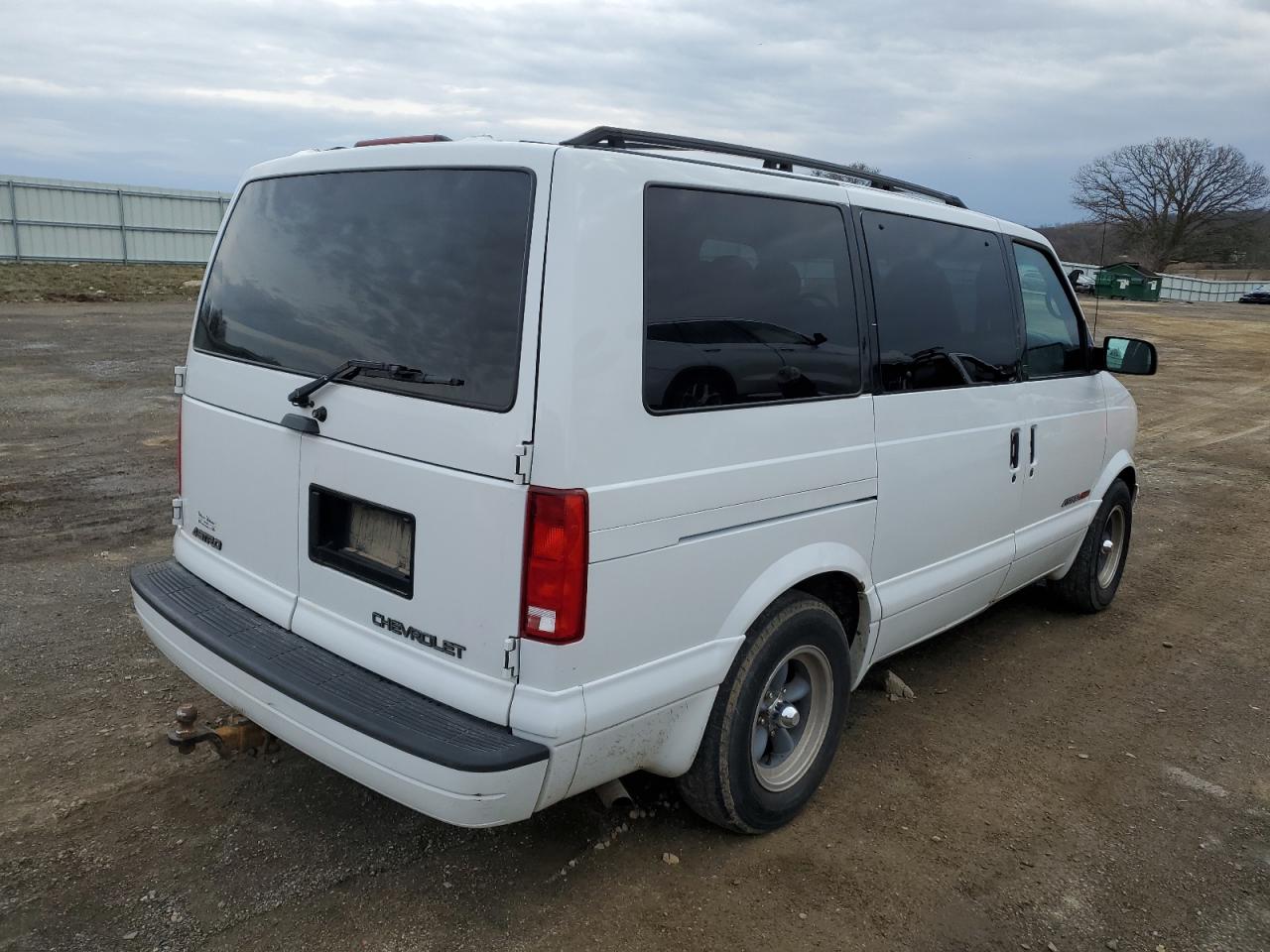 Photo 2 VIN: 1GNEL19W4YB213065 - CHEVROLET ASTRO 