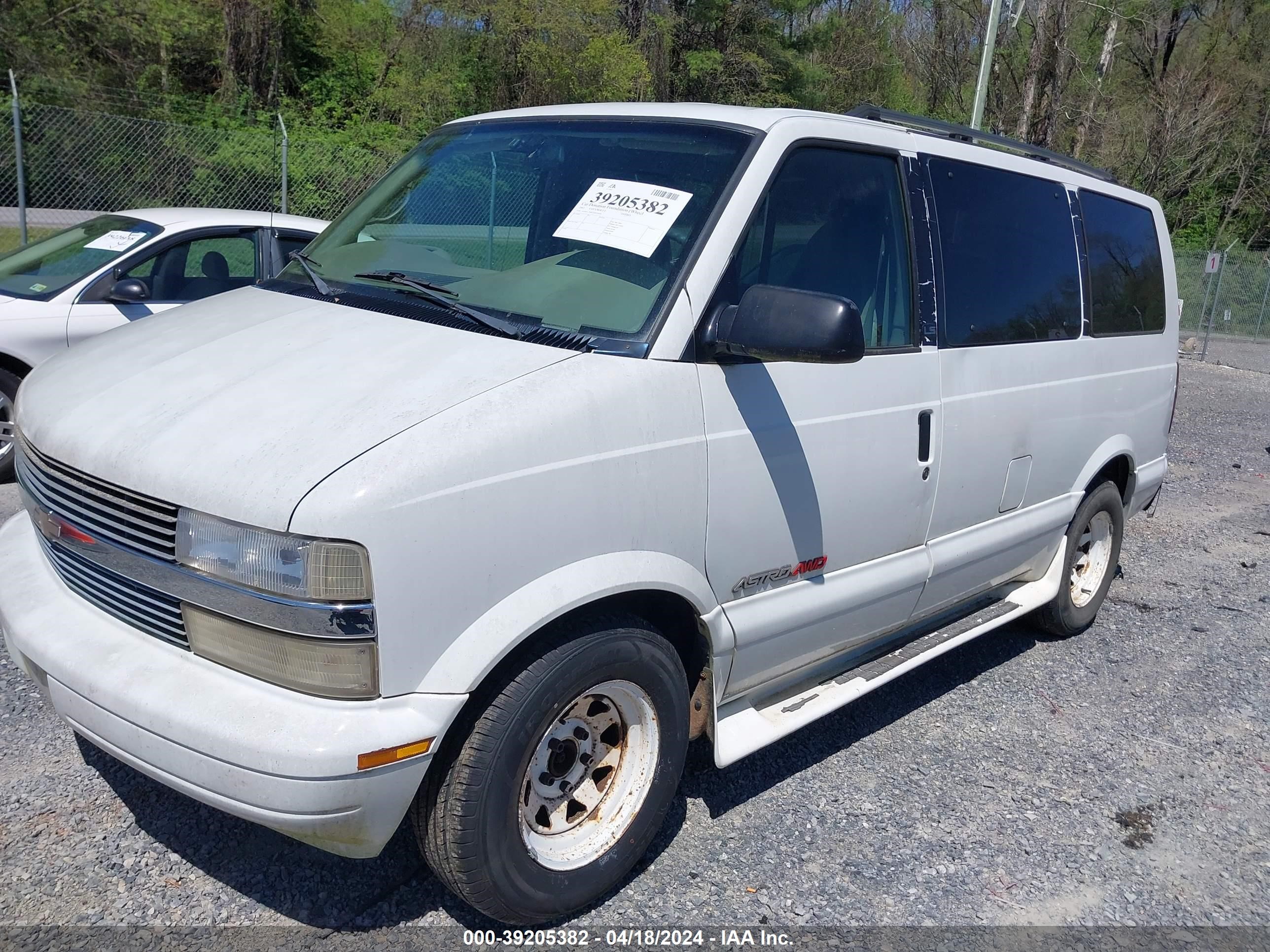 Photo 1 VIN: 1GNEL19W51B120416 - CHEVROLET ASTRO 