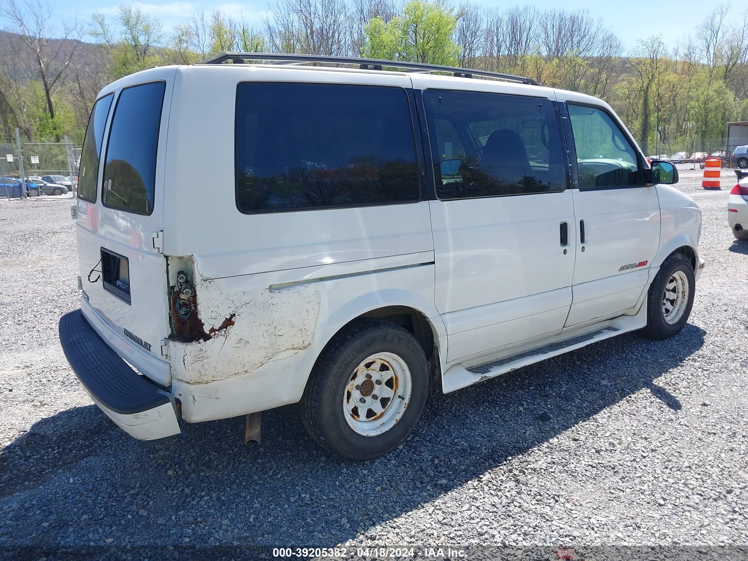 Photo 3 VIN: 1GNEL19W51B120416 - CHEVROLET ASTRO 