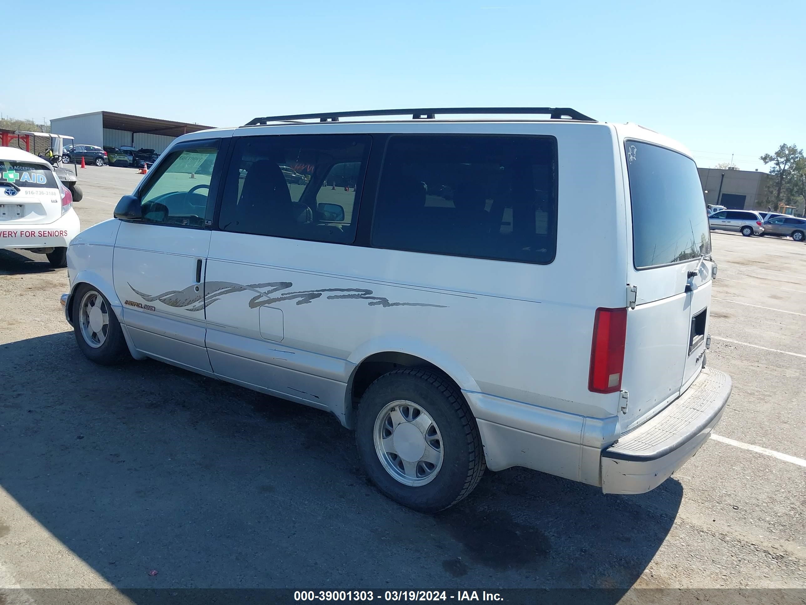 Photo 2 VIN: 1GNEL19W5TB179484 - CHEVROLET ASTRO 