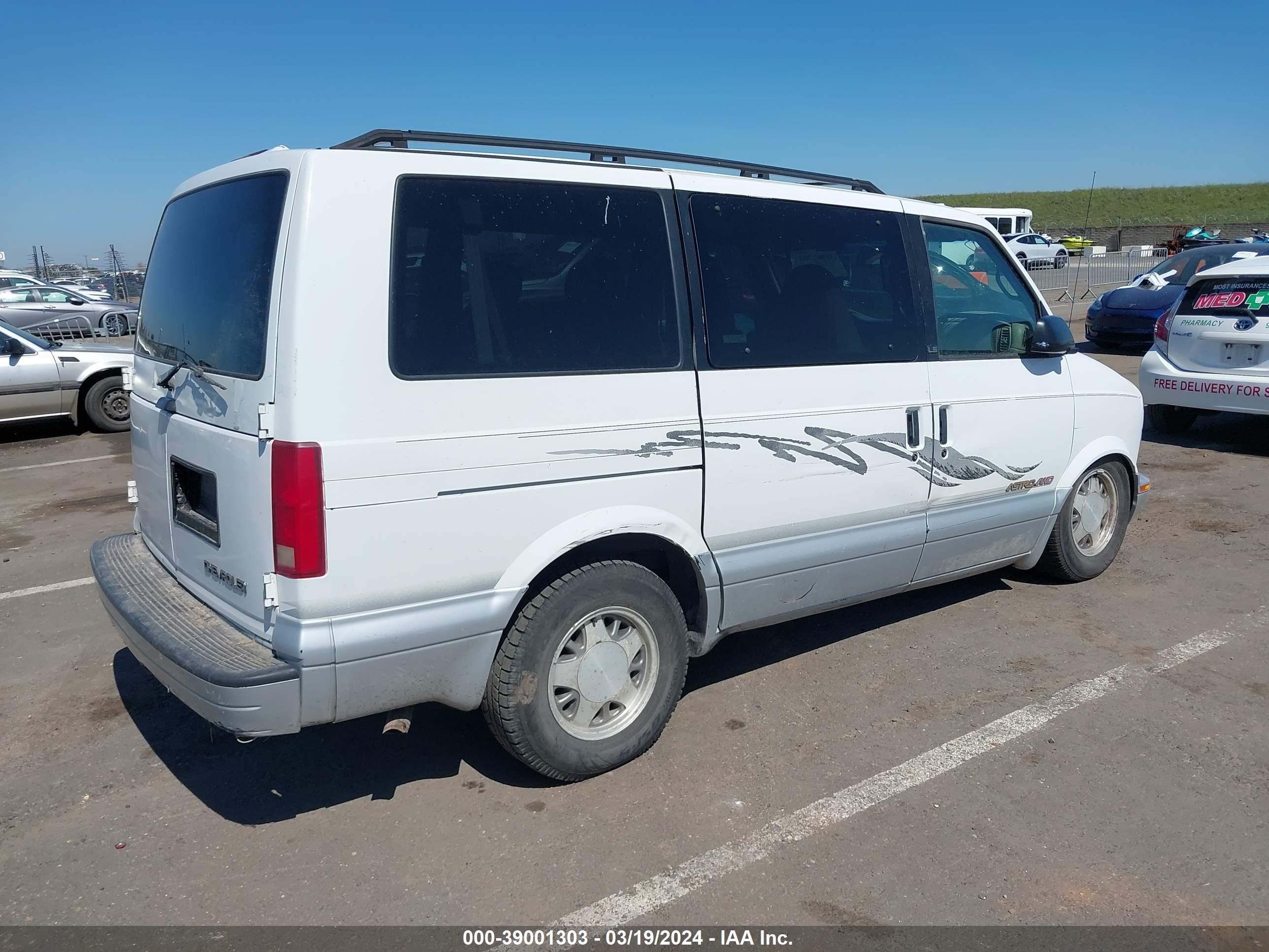 Photo 3 VIN: 1GNEL19W5TB179484 - CHEVROLET ASTRO 