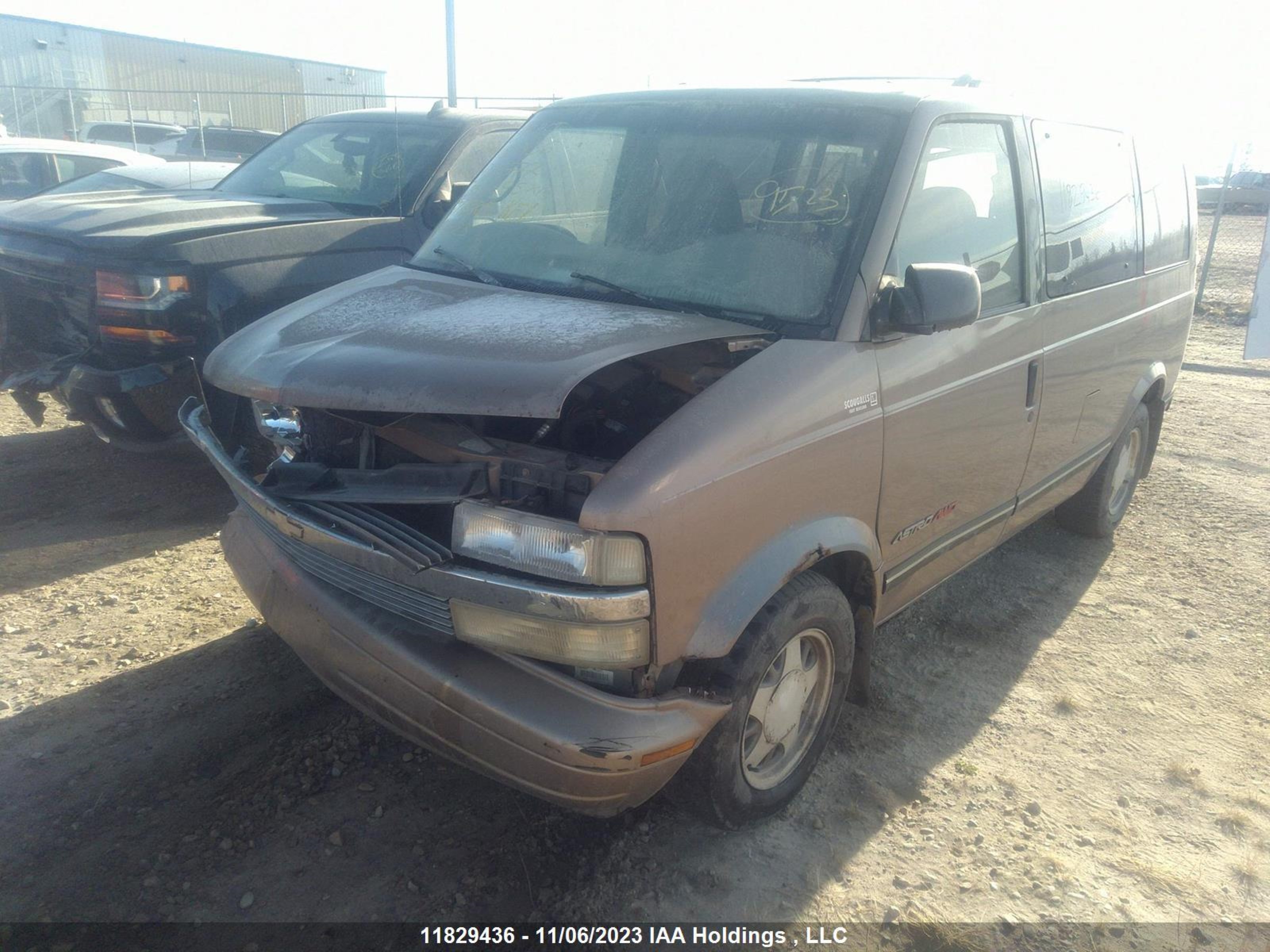 Photo 1 VIN: 1GNEL19W5VB124777 - CHEVROLET ASTRO 