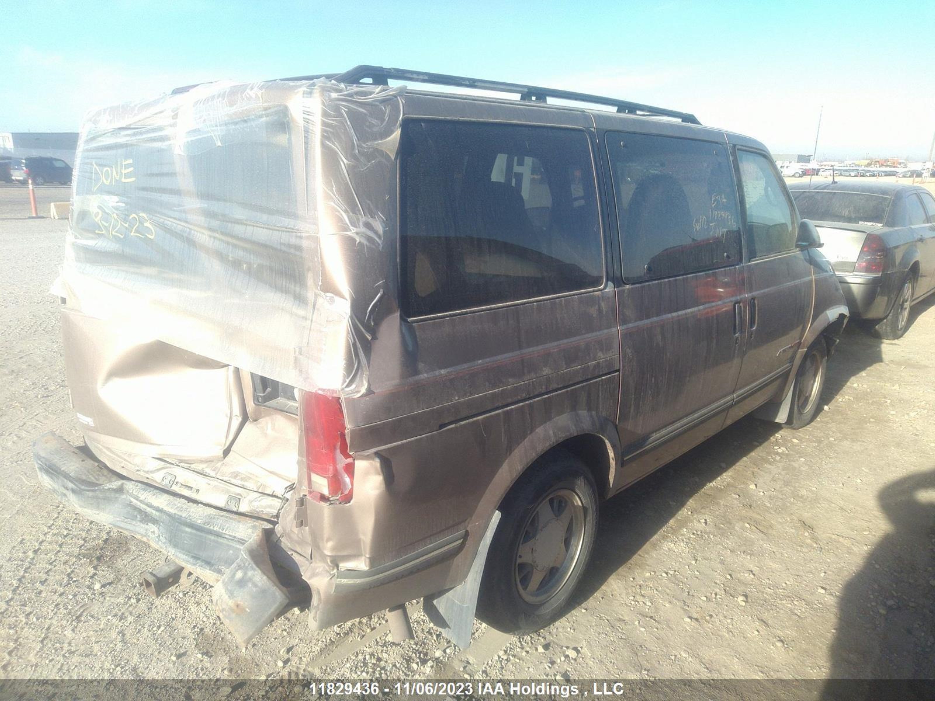 Photo 3 VIN: 1GNEL19W5VB124777 - CHEVROLET ASTRO 