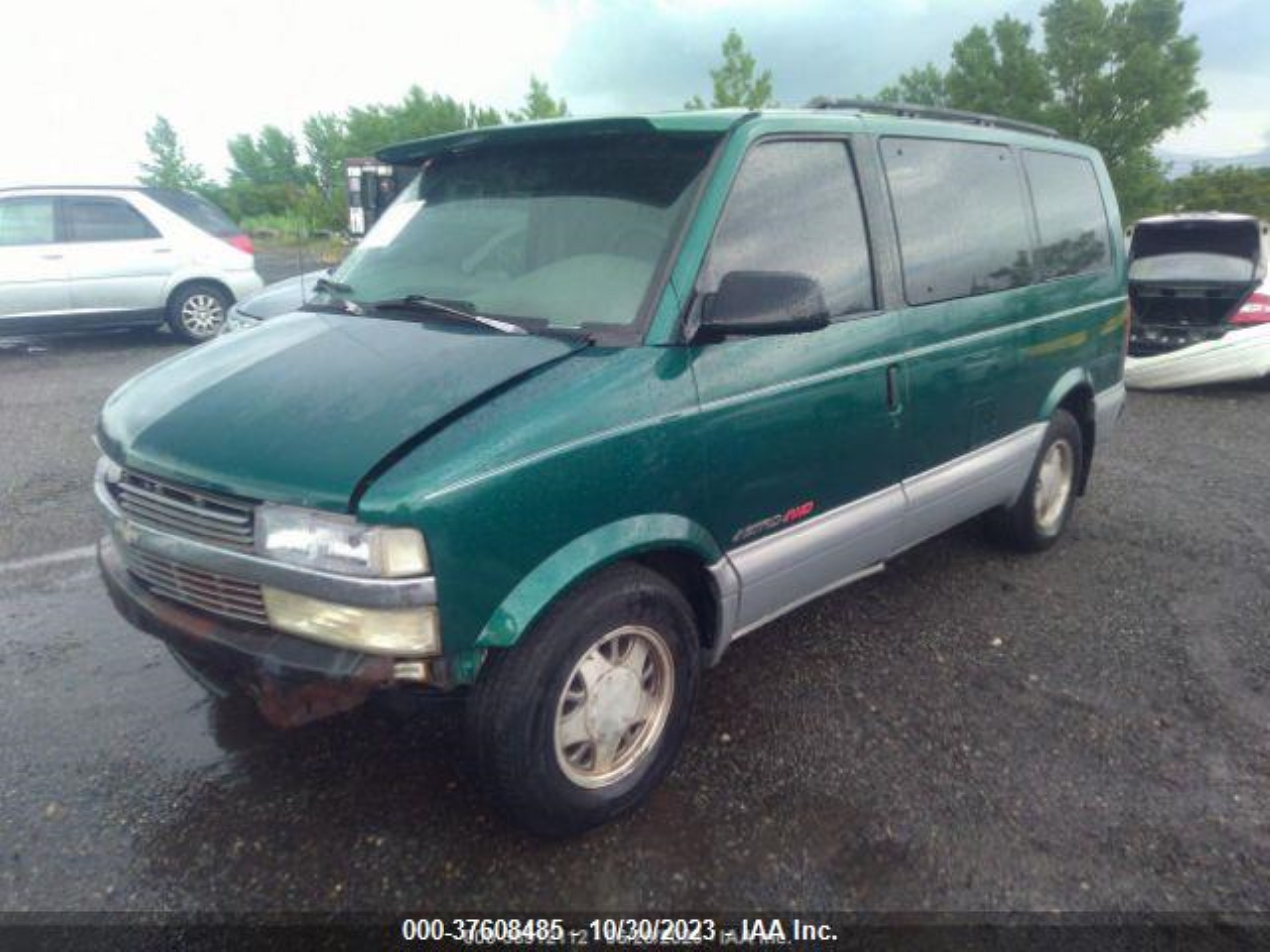 Photo 1 VIN: 1GNEL19W6XB152266 - CHEVROLET ASTRO 