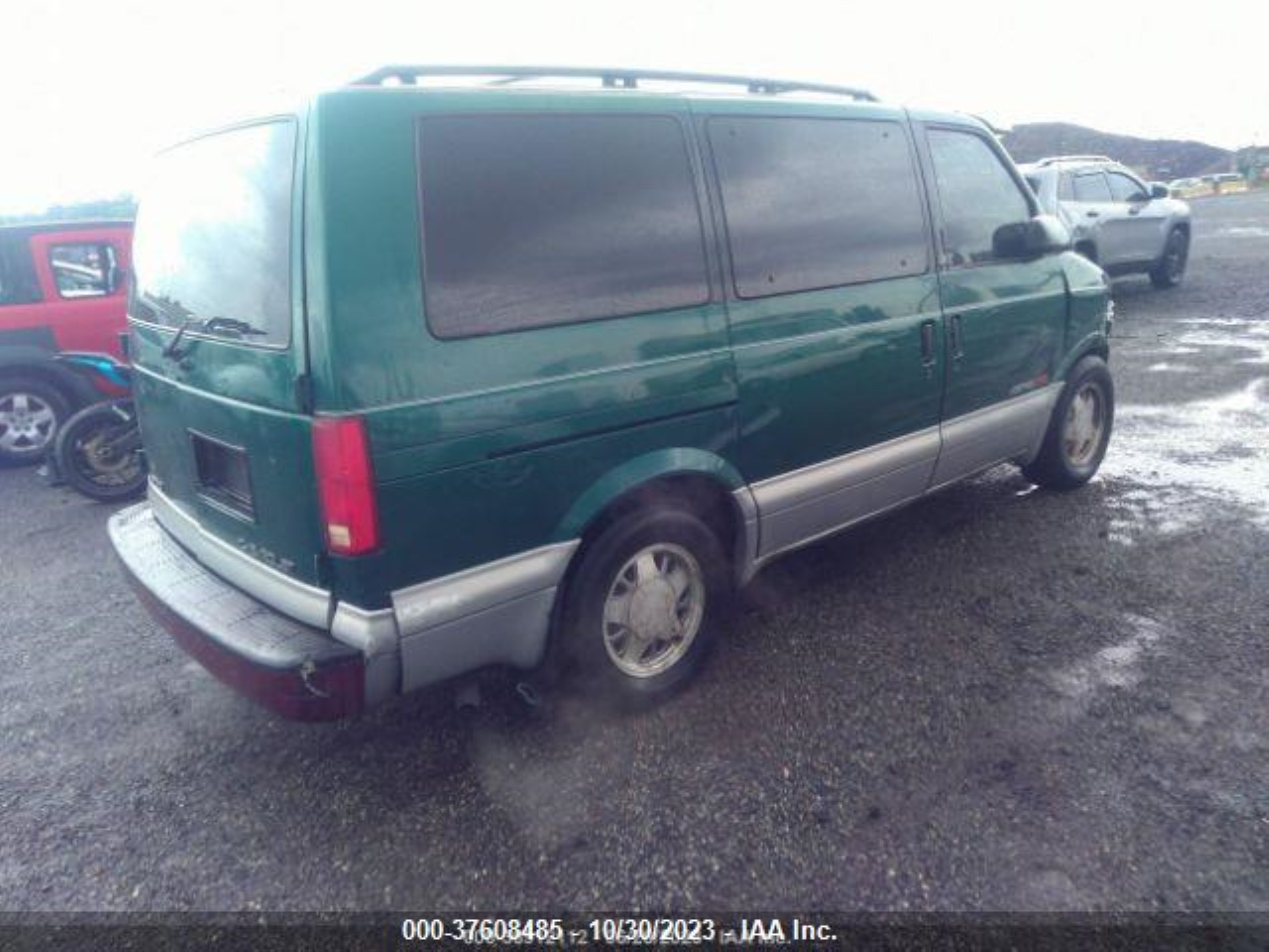 Photo 3 VIN: 1GNEL19W6XB152266 - CHEVROLET ASTRO 