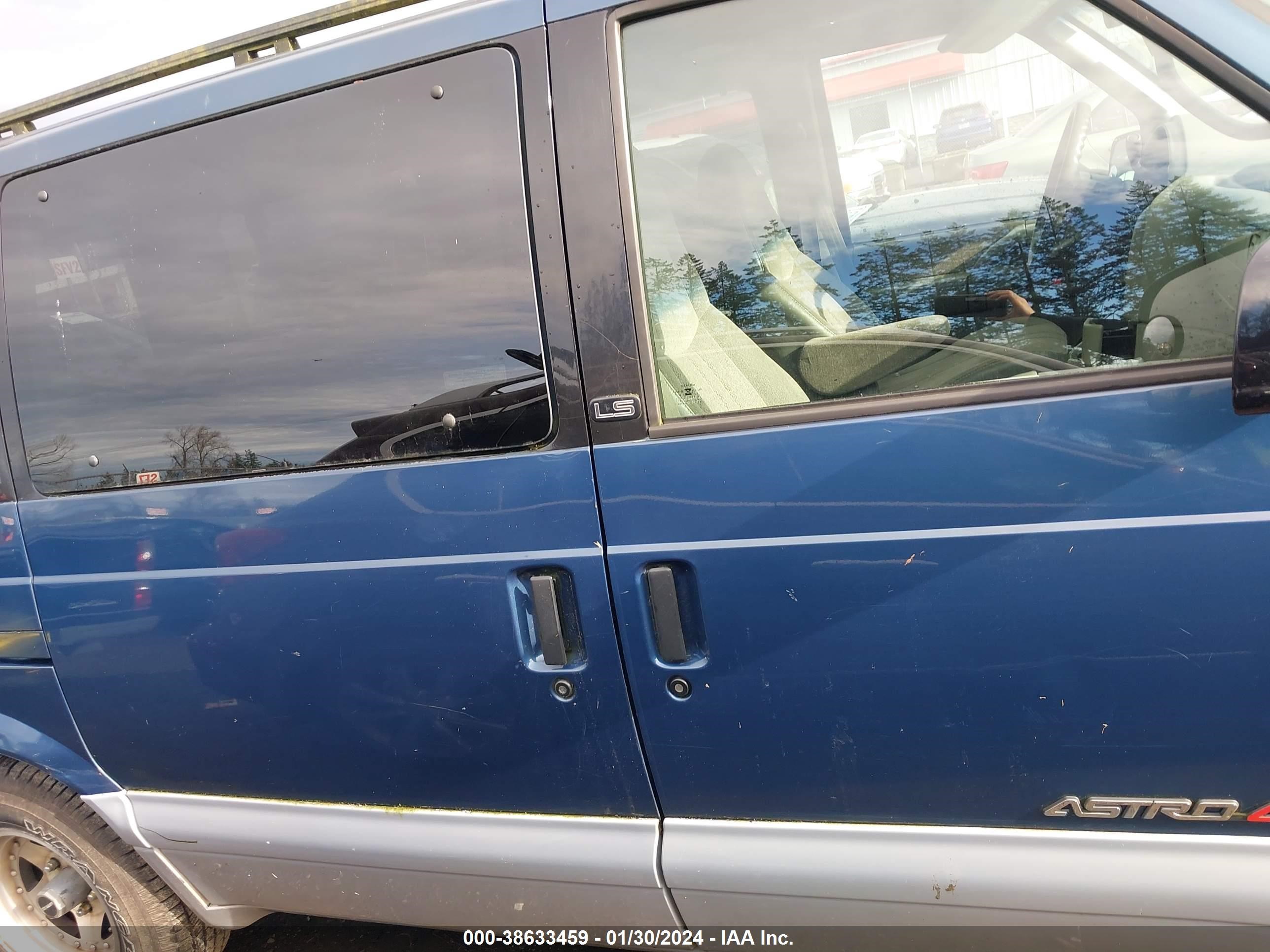 Photo 12 VIN: 1GNEL19W6YB184359 - CHEVROLET ASTRO 