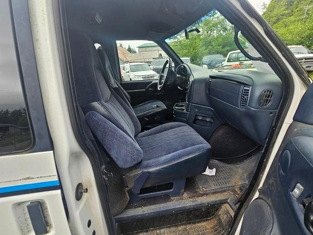 Photo 6 VIN: 1GNEL19W7TB144249 - CHEVROLET ASTRO 