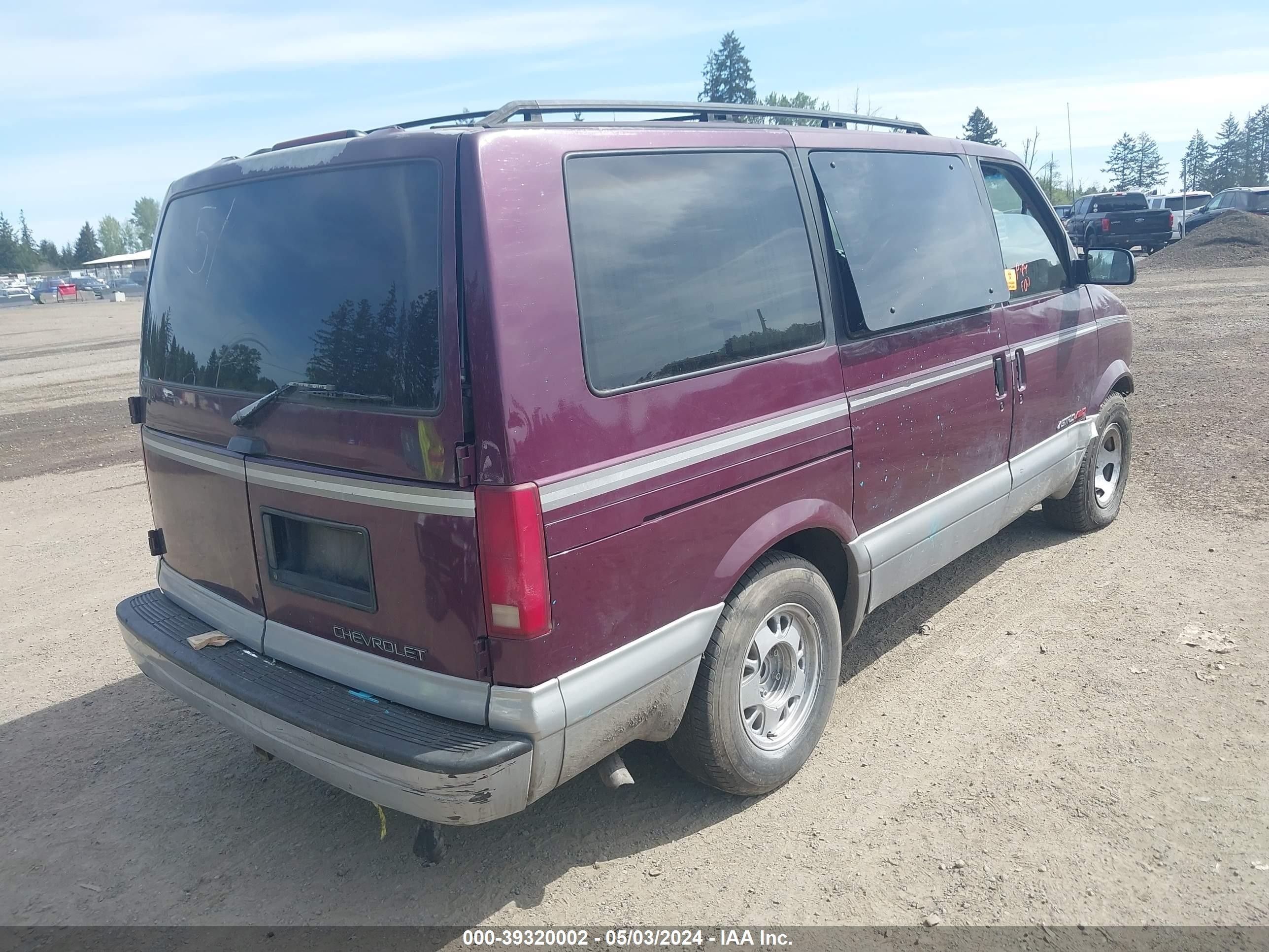 Photo 3 VIN: 1GNEL19W7VB143069 - CHEVROLET ASTRO 