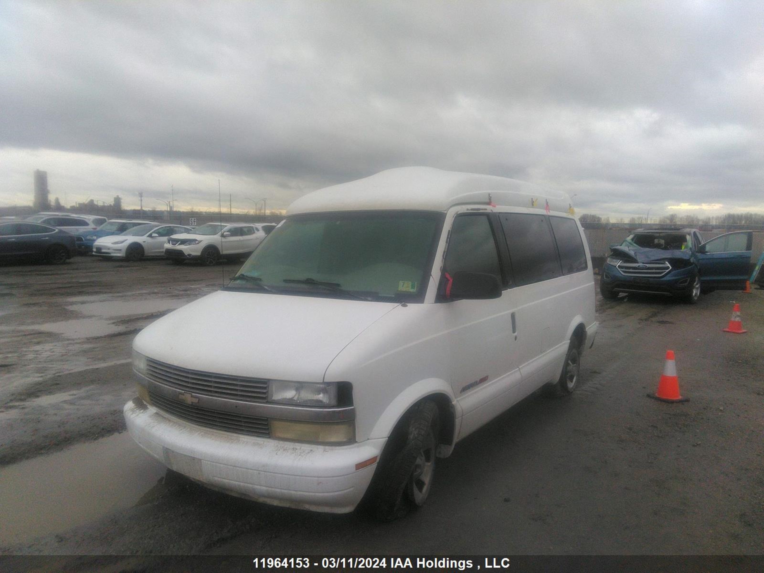 Photo 1 VIN: 1GNEL19W81B143303 - CHEVROLET ASTRO 