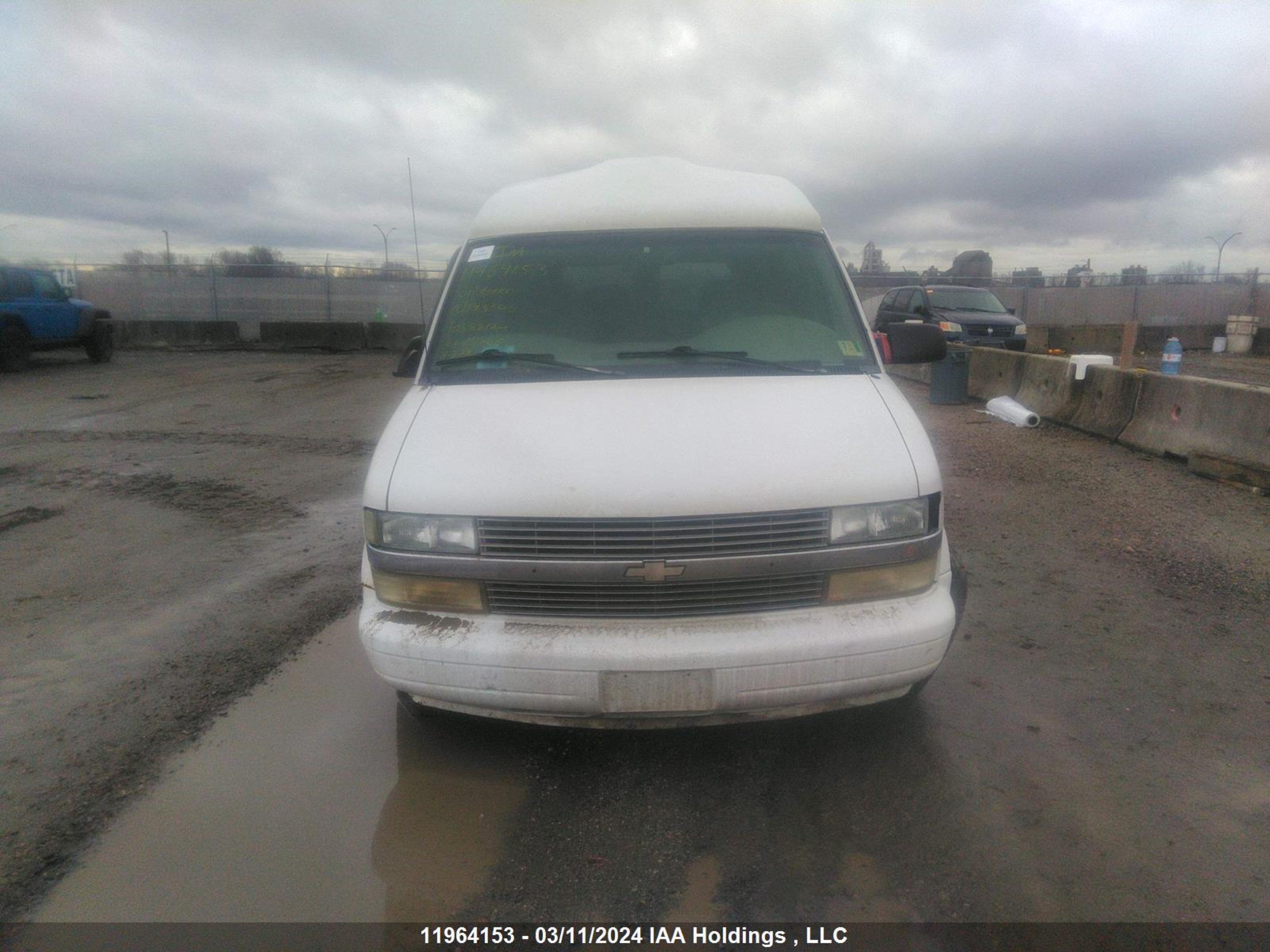 Photo 11 VIN: 1GNEL19W81B143303 - CHEVROLET ASTRO 