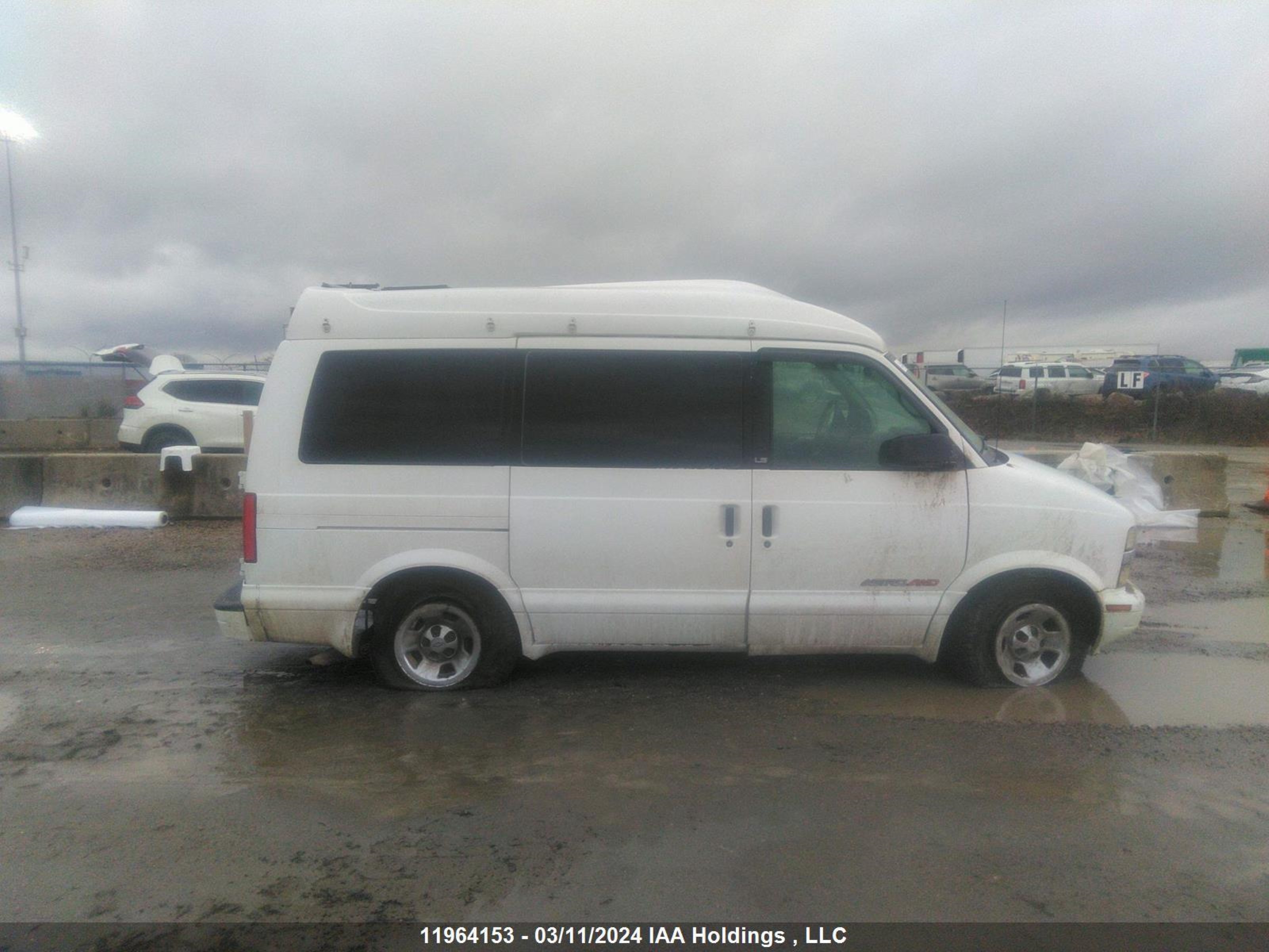 Photo 12 VIN: 1GNEL19W81B143303 - CHEVROLET ASTRO 