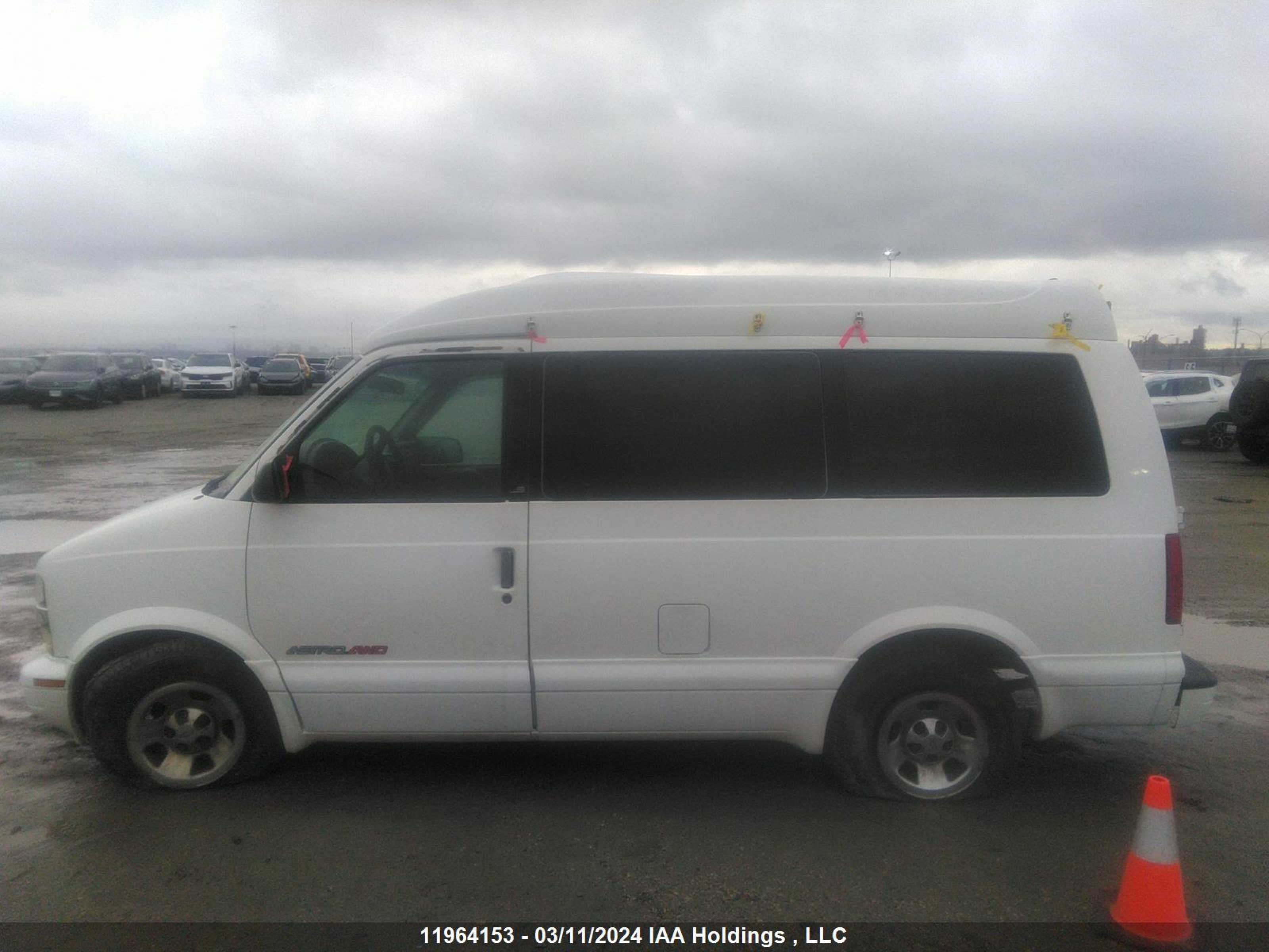 Photo 13 VIN: 1GNEL19W81B143303 - CHEVROLET ASTRO 