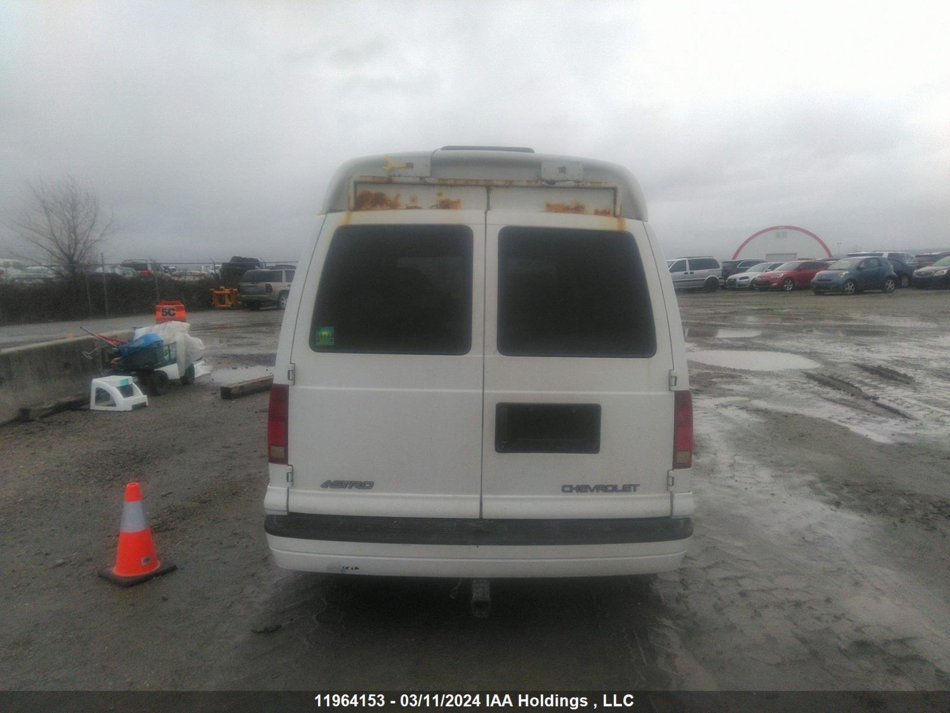 Photo 15 VIN: 1GNEL19W81B143303 - CHEVROLET ASTRO 