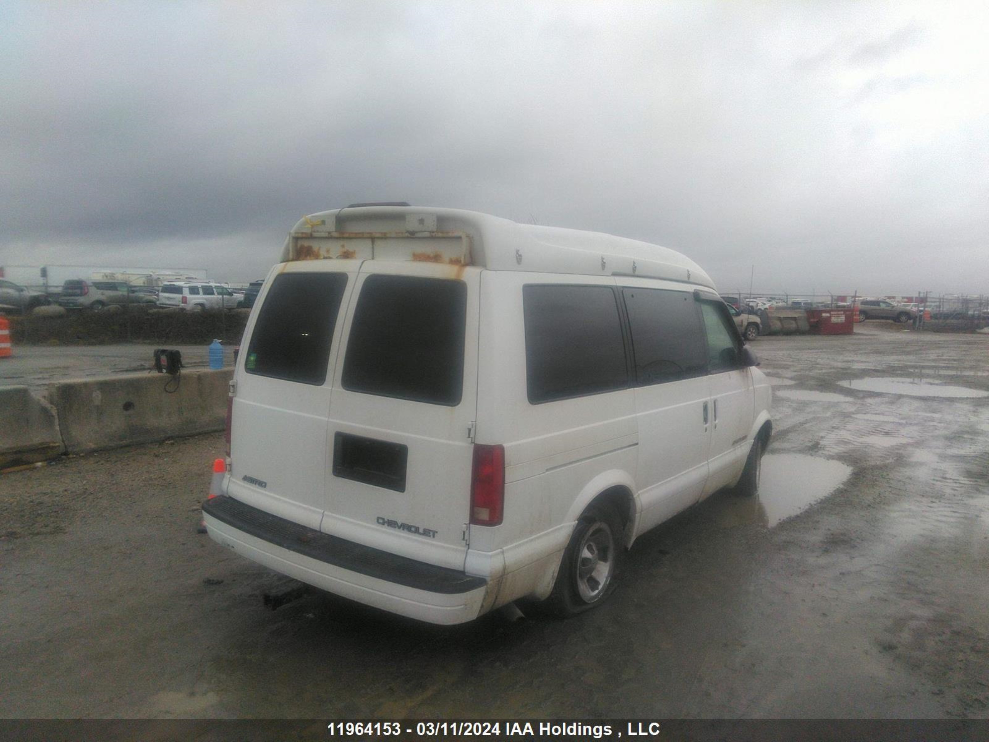 Photo 3 VIN: 1GNEL19W81B143303 - CHEVROLET ASTRO 