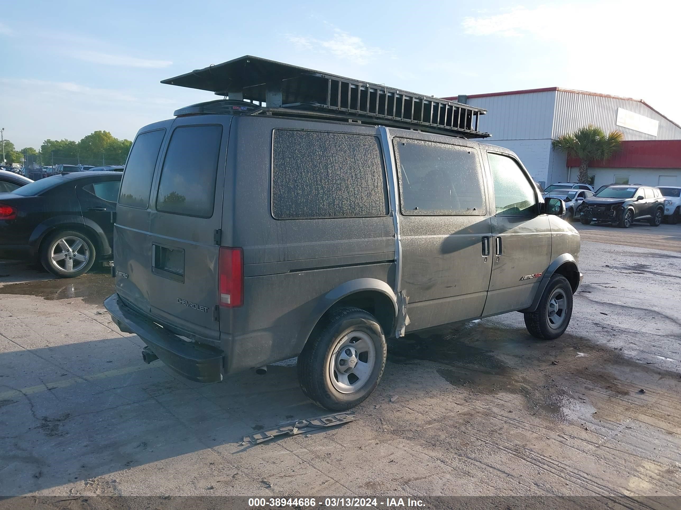 Photo 3 VIN: 1GNEL19X12B151799 - CHEVROLET ASTRO 