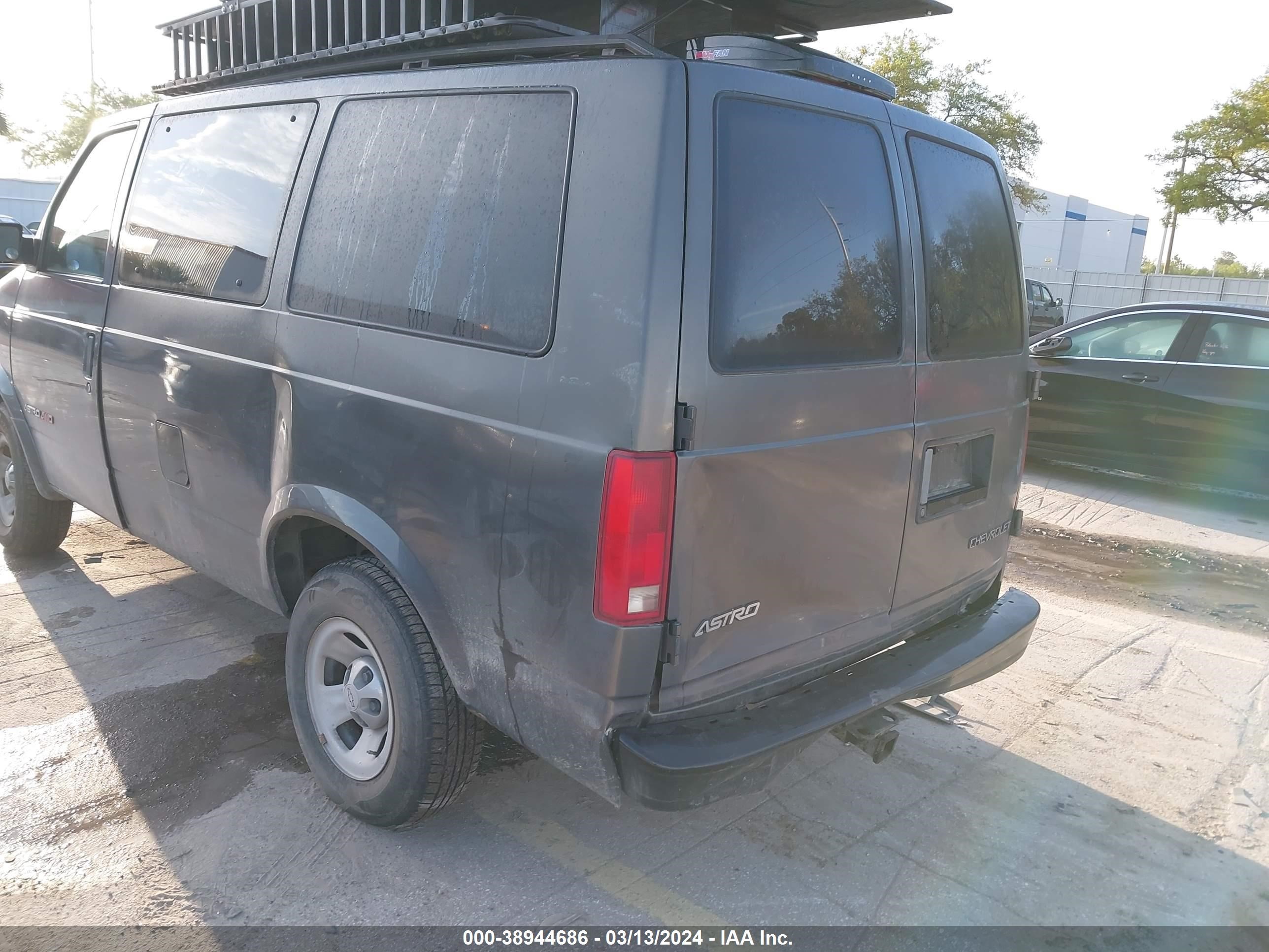 Photo 5 VIN: 1GNEL19X12B151799 - CHEVROLET ASTRO 