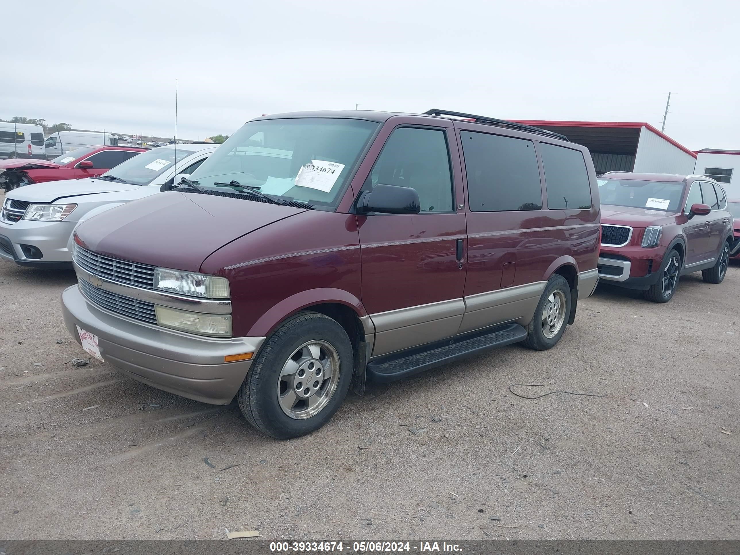 Photo 1 VIN: 1GNEL19X33B136108 - CHEVROLET ASTRO 