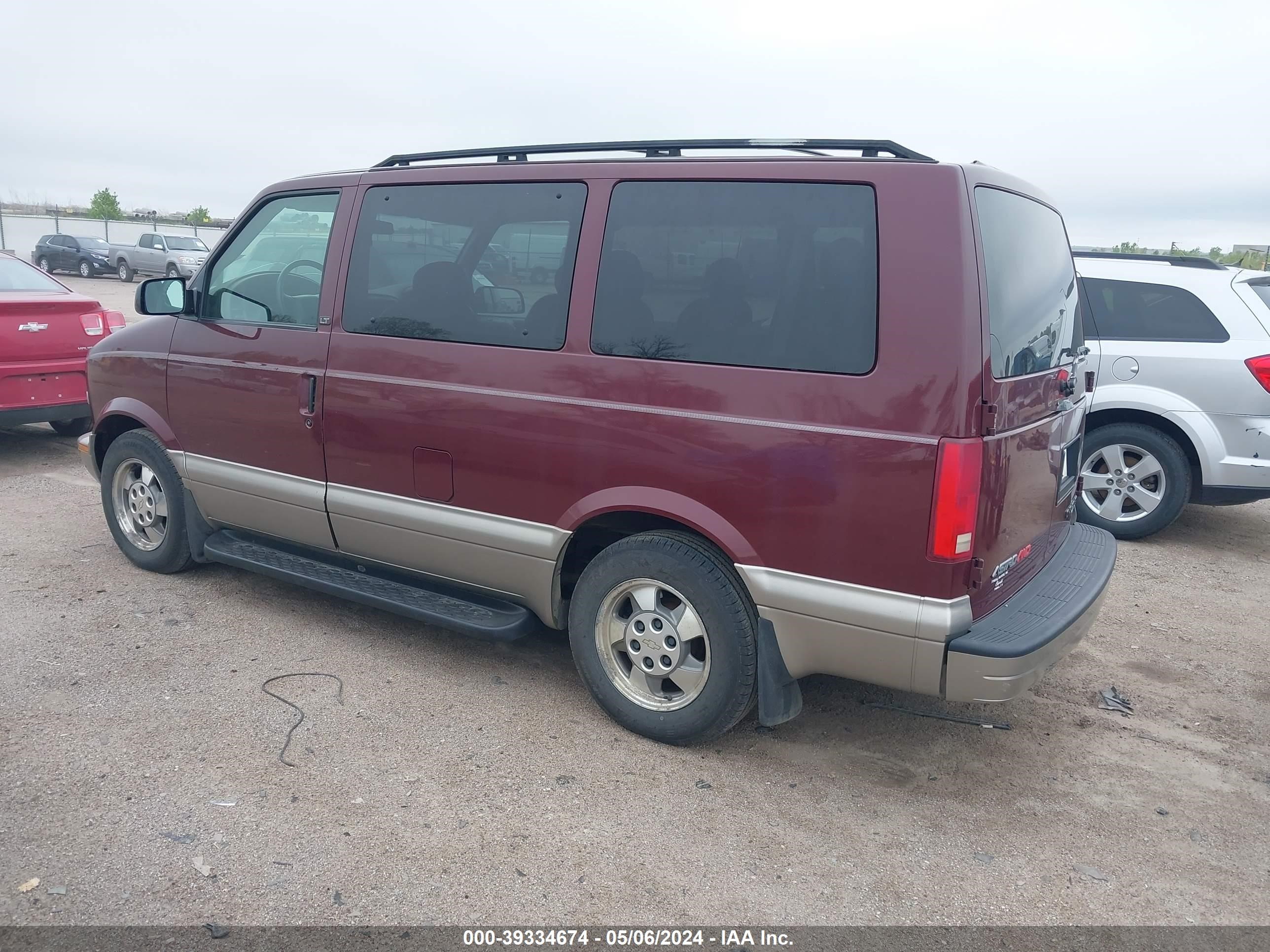 Photo 2 VIN: 1GNEL19X33B136108 - CHEVROLET ASTRO 