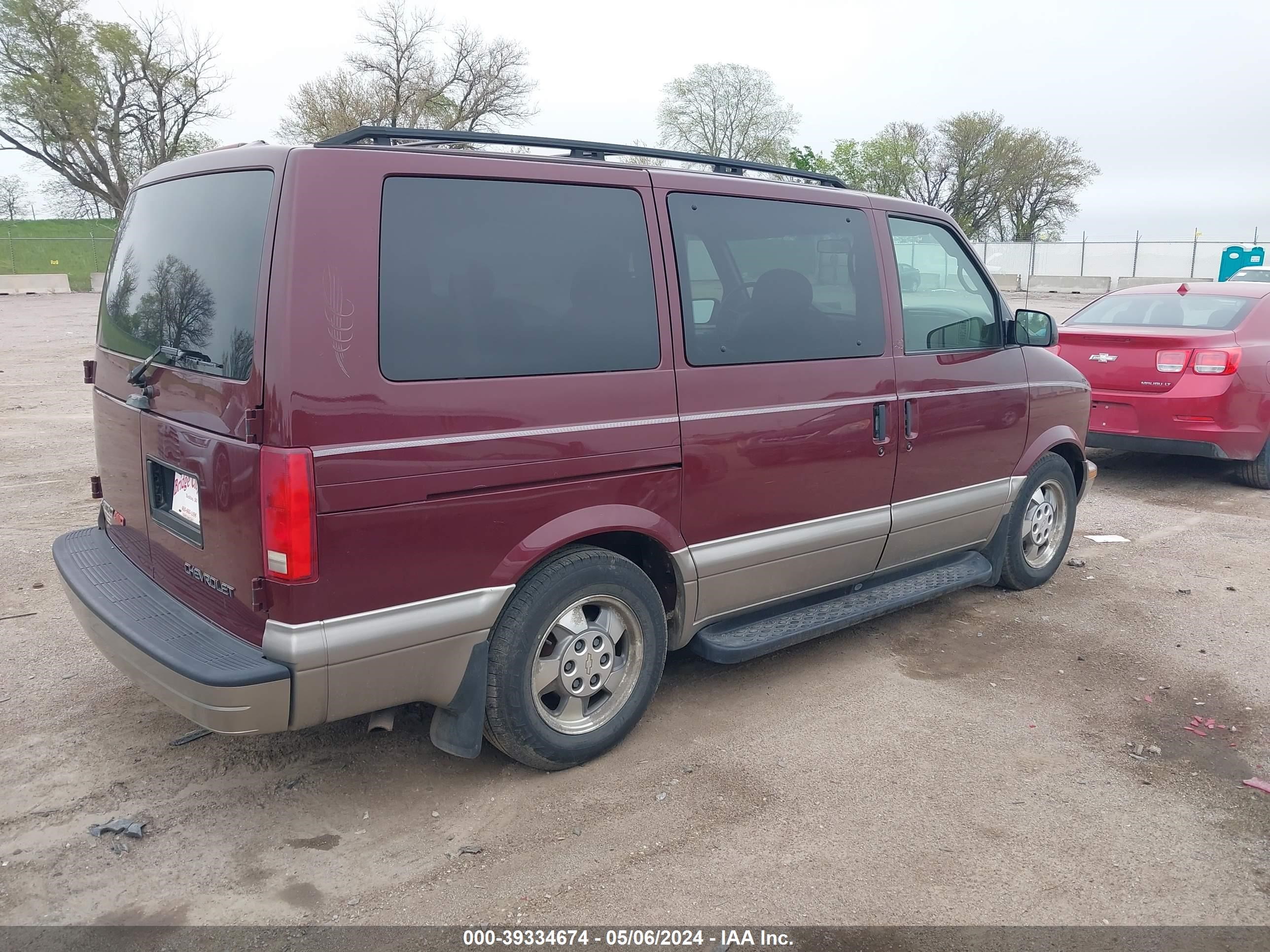 Photo 3 VIN: 1GNEL19X33B136108 - CHEVROLET ASTRO 