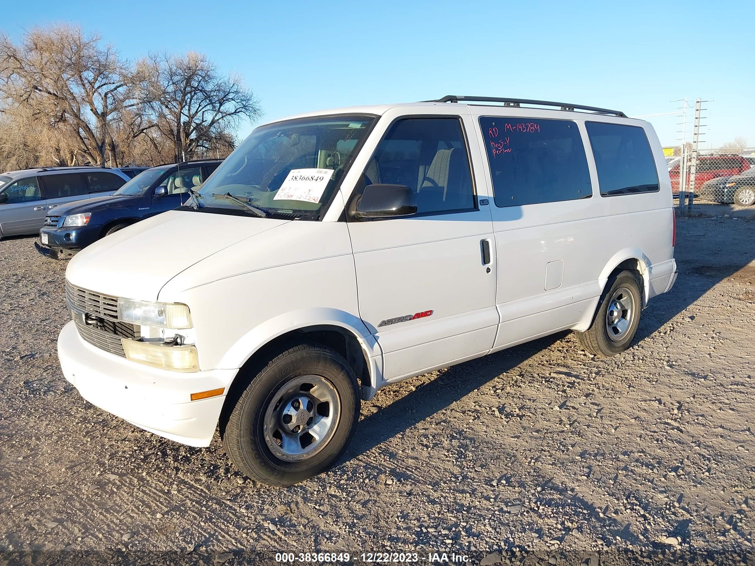 Photo 1 VIN: 1GNEL19X72B147689 - CHEVROLET ASTRO 