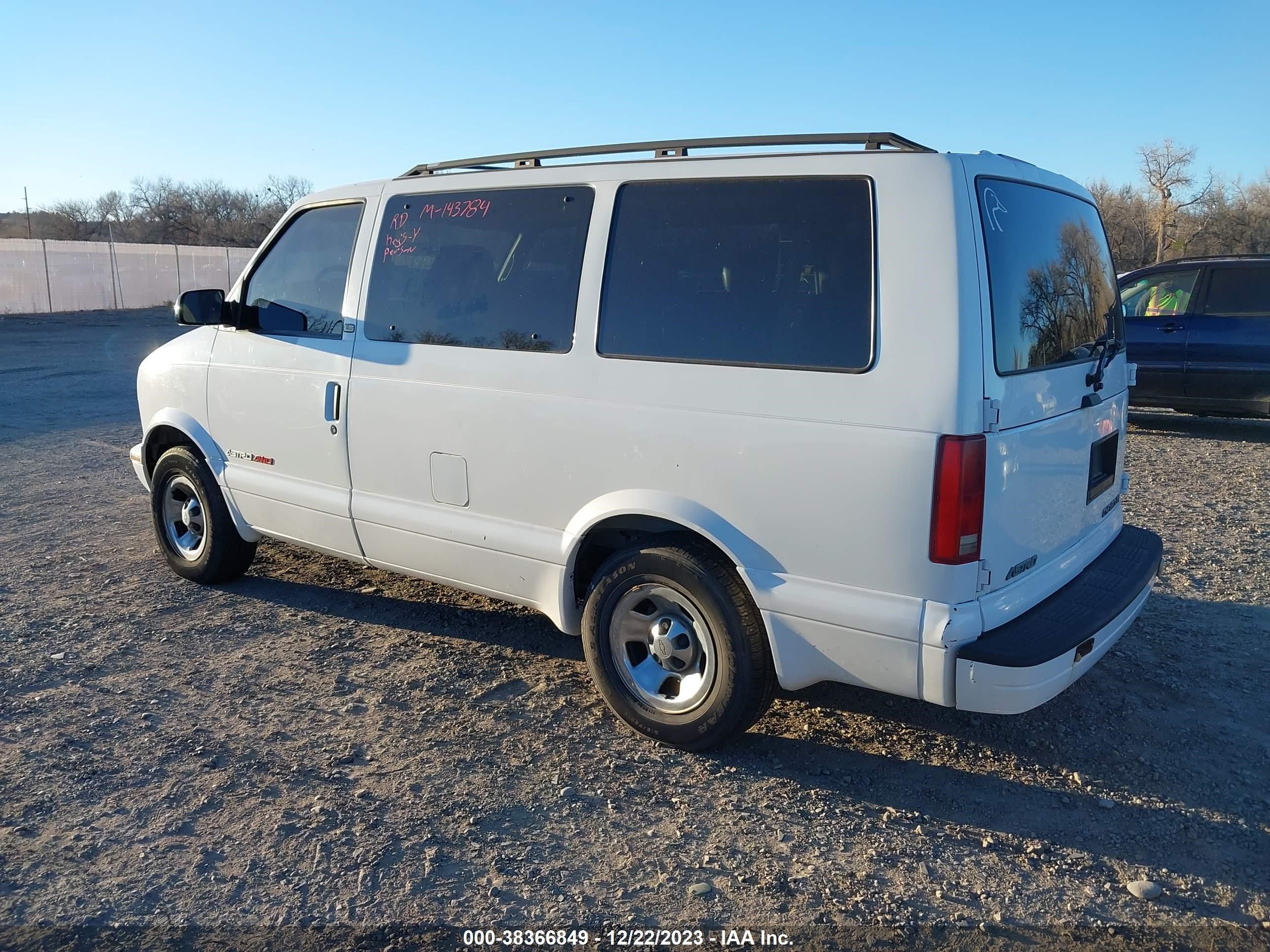 Photo 2 VIN: 1GNEL19X72B147689 - CHEVROLET ASTRO 