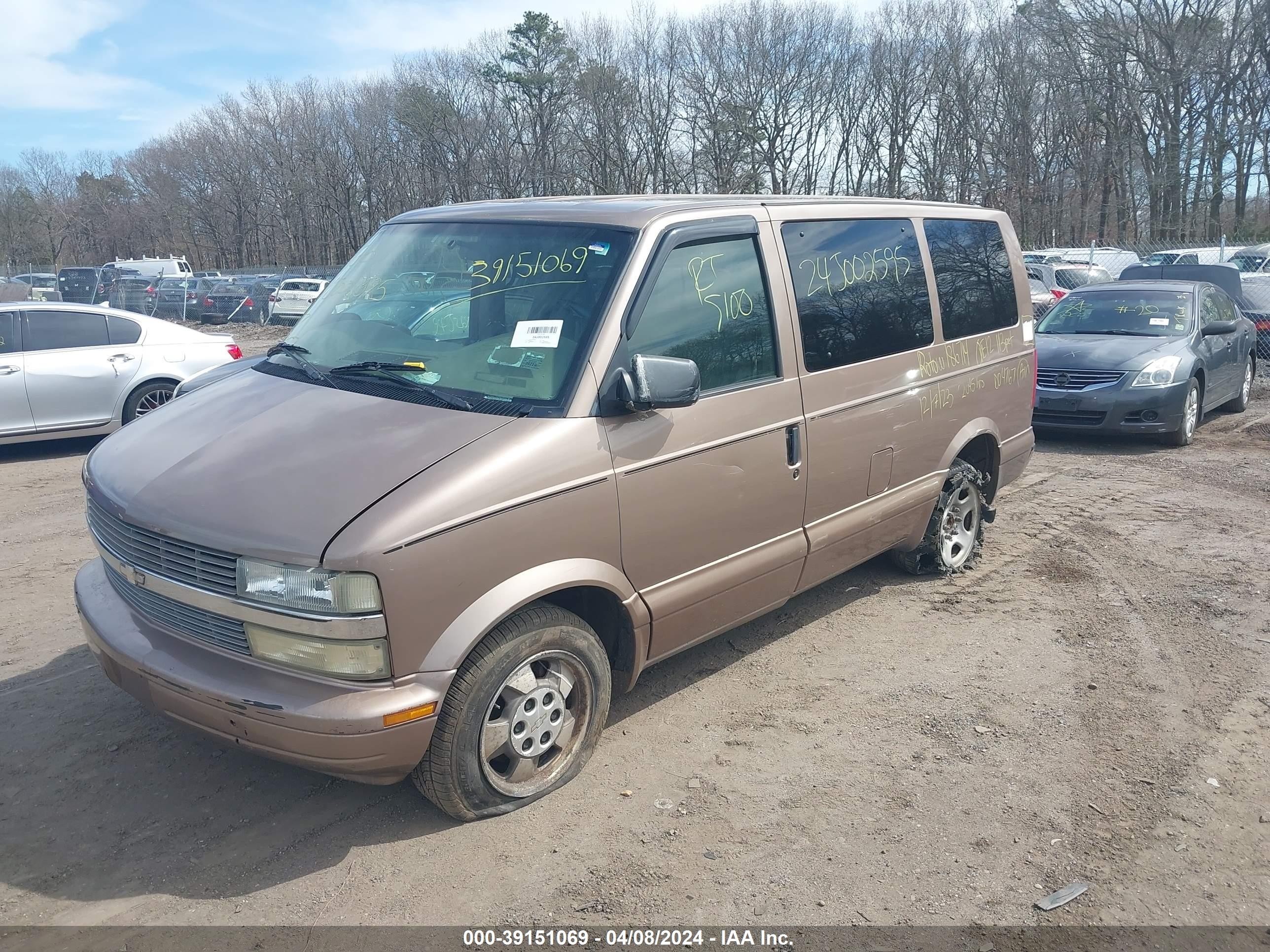 Photo 1 VIN: 1GNEL19X73B135141 - CHEVROLET ASTRO 