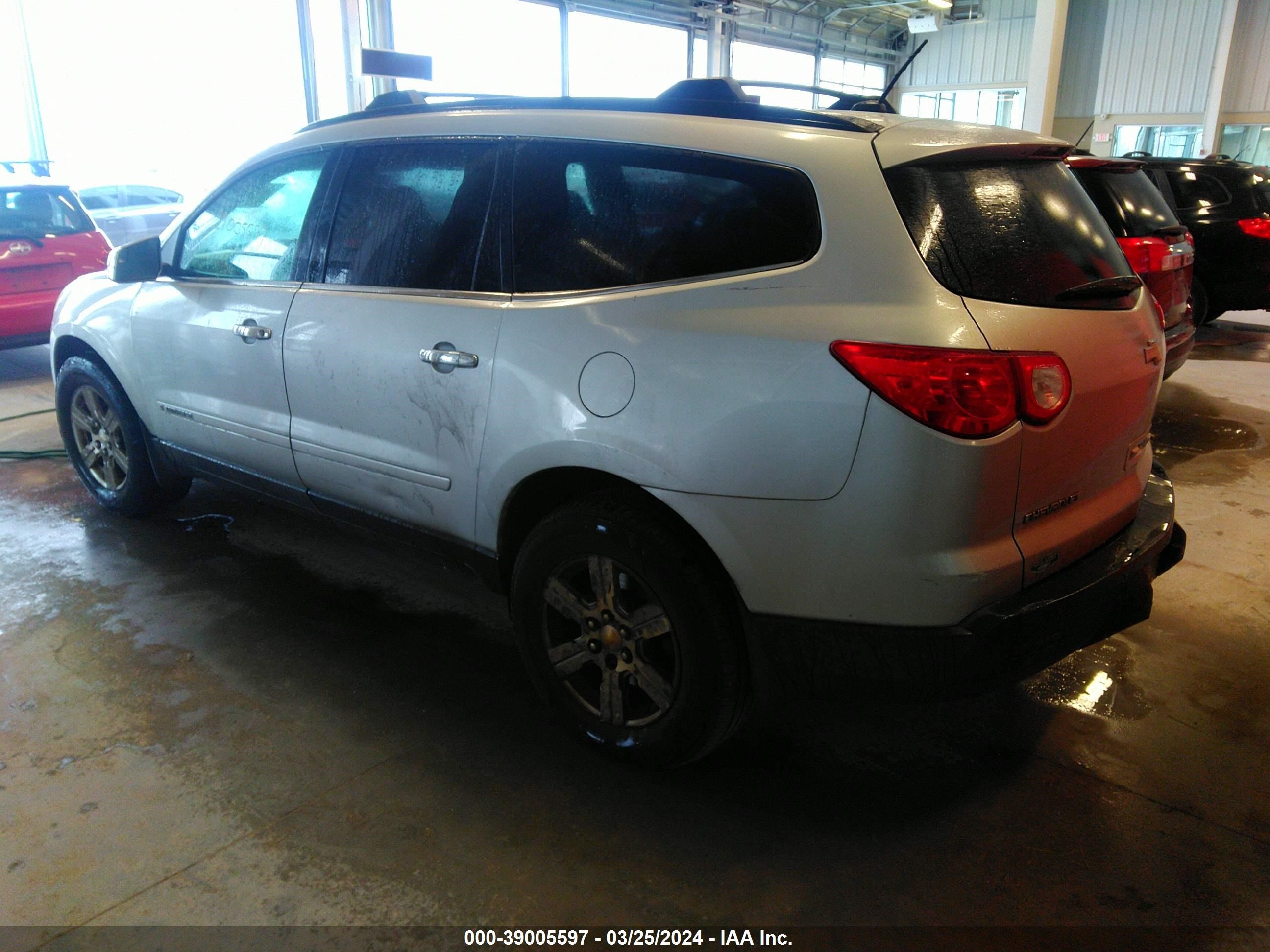 Photo 2 VIN: 1GNER23D09S142959 - CHEVROLET TRAVERSE 