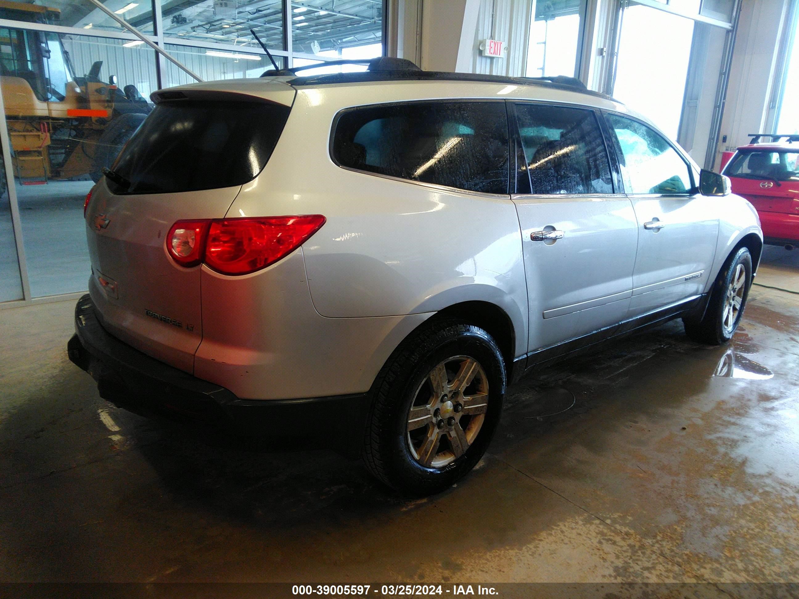 Photo 3 VIN: 1GNER23D09S142959 - CHEVROLET TRAVERSE 