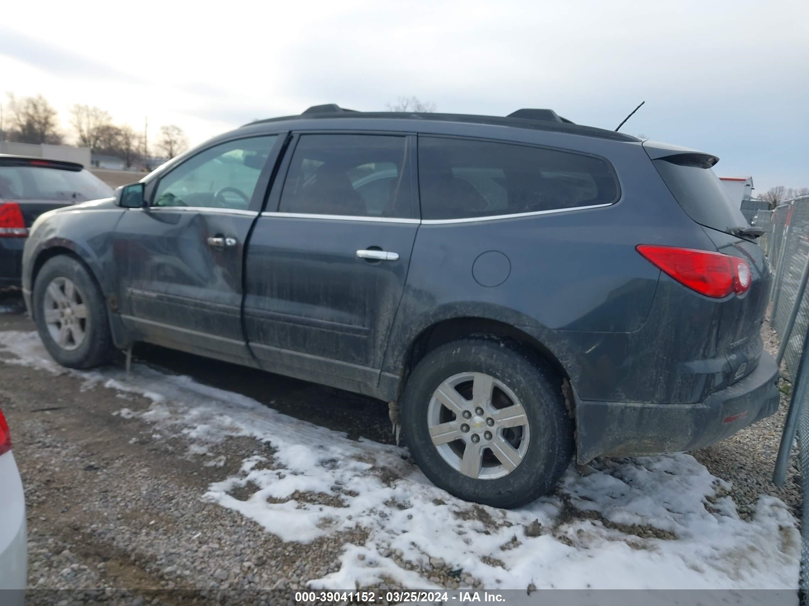 Photo 2 VIN: 1GNER23D19S167837 - CHEVROLET TRAVERSE 