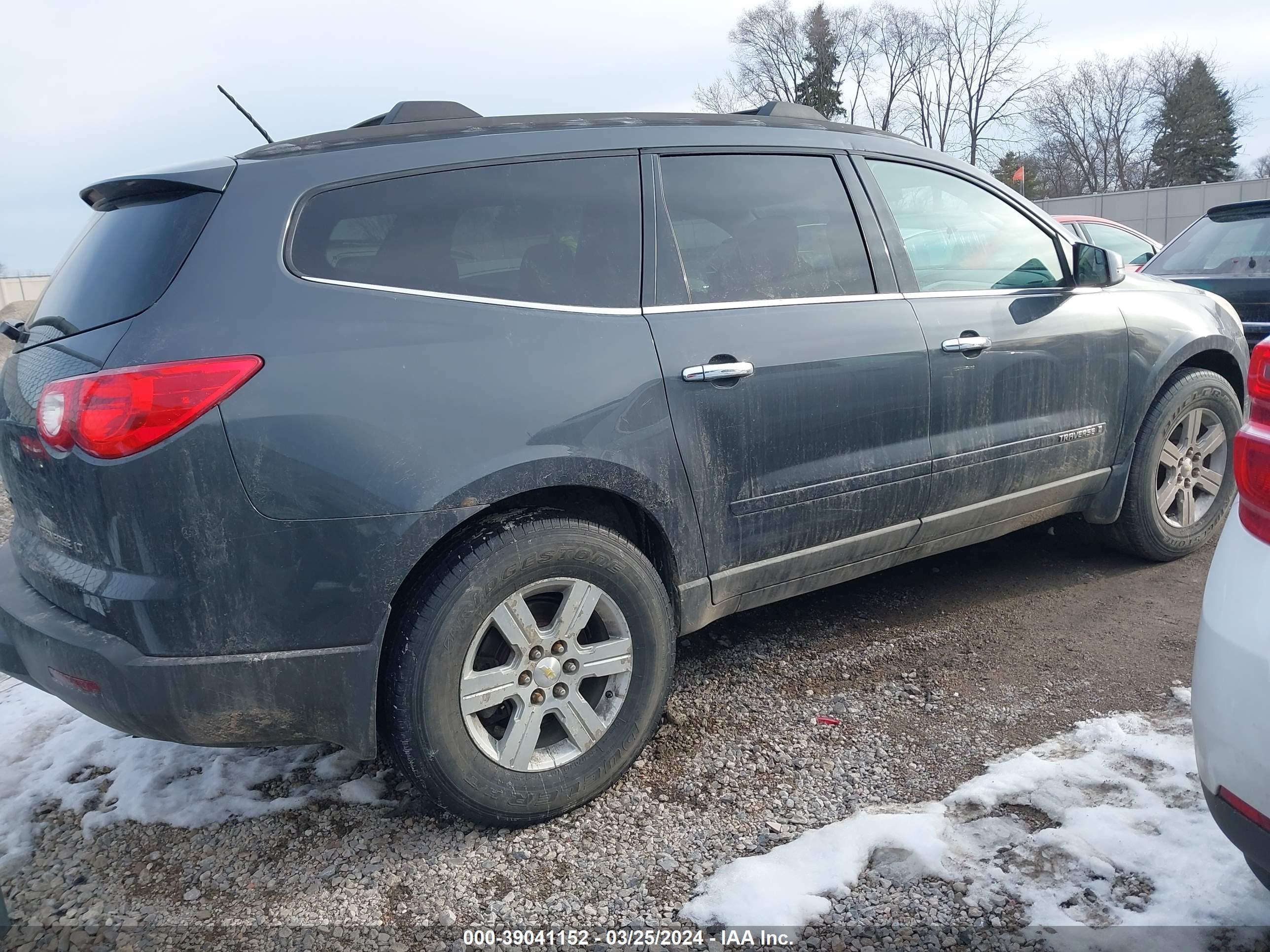 Photo 3 VIN: 1GNER23D19S167837 - CHEVROLET TRAVERSE 