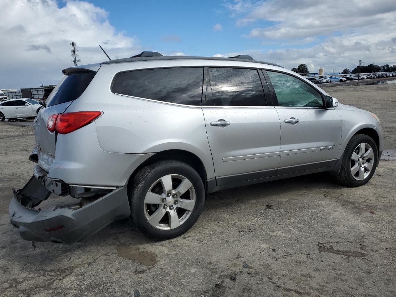 Photo 2 VIN: 1GNER23D69S105074 - CHEVROLET TRAVERSE 