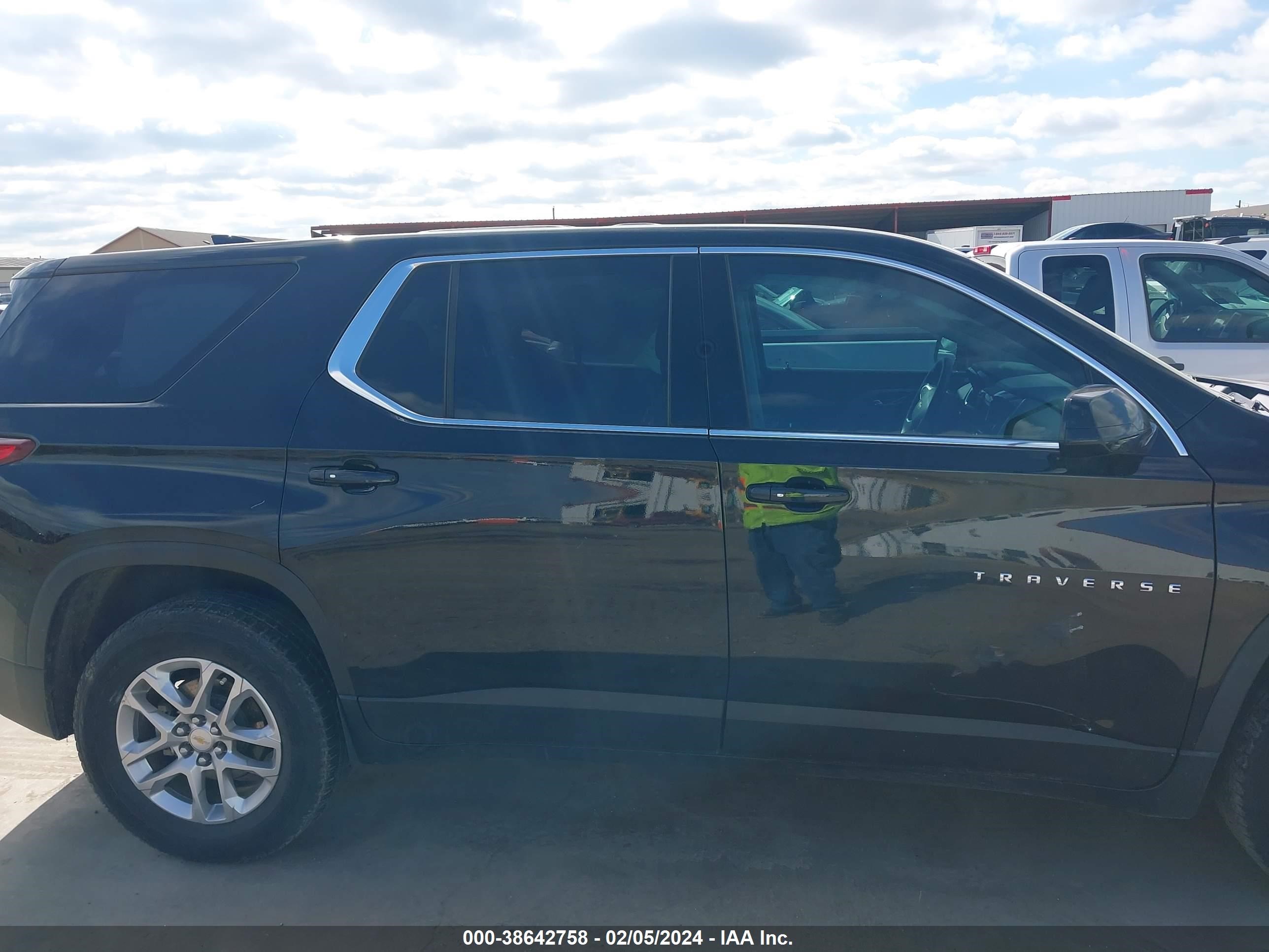 Photo 12 VIN: 1GNERFKW1LJ143111 - CHEVROLET TRAVERSE 