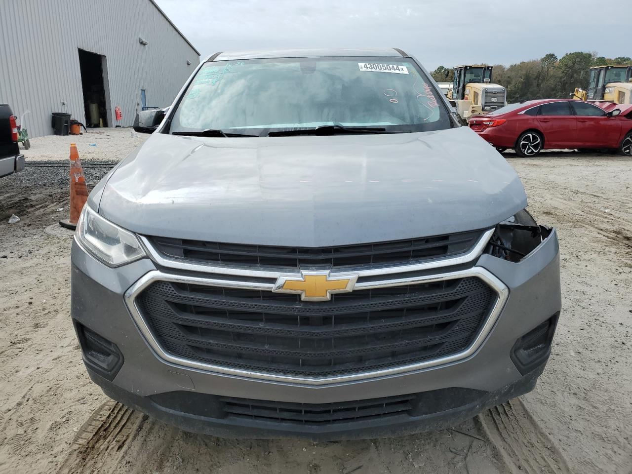 Photo 4 VIN: 1GNERFKW2KJ241837 - CHEVROLET TRAVERSE 