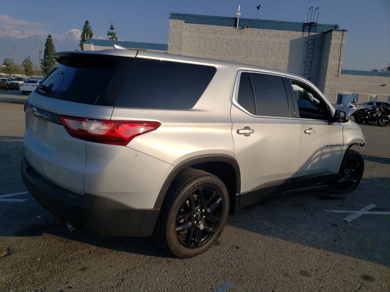 Photo 2 VIN: 1GNERFKW5KJ121109 - CHEVROLET TRAVERSE 