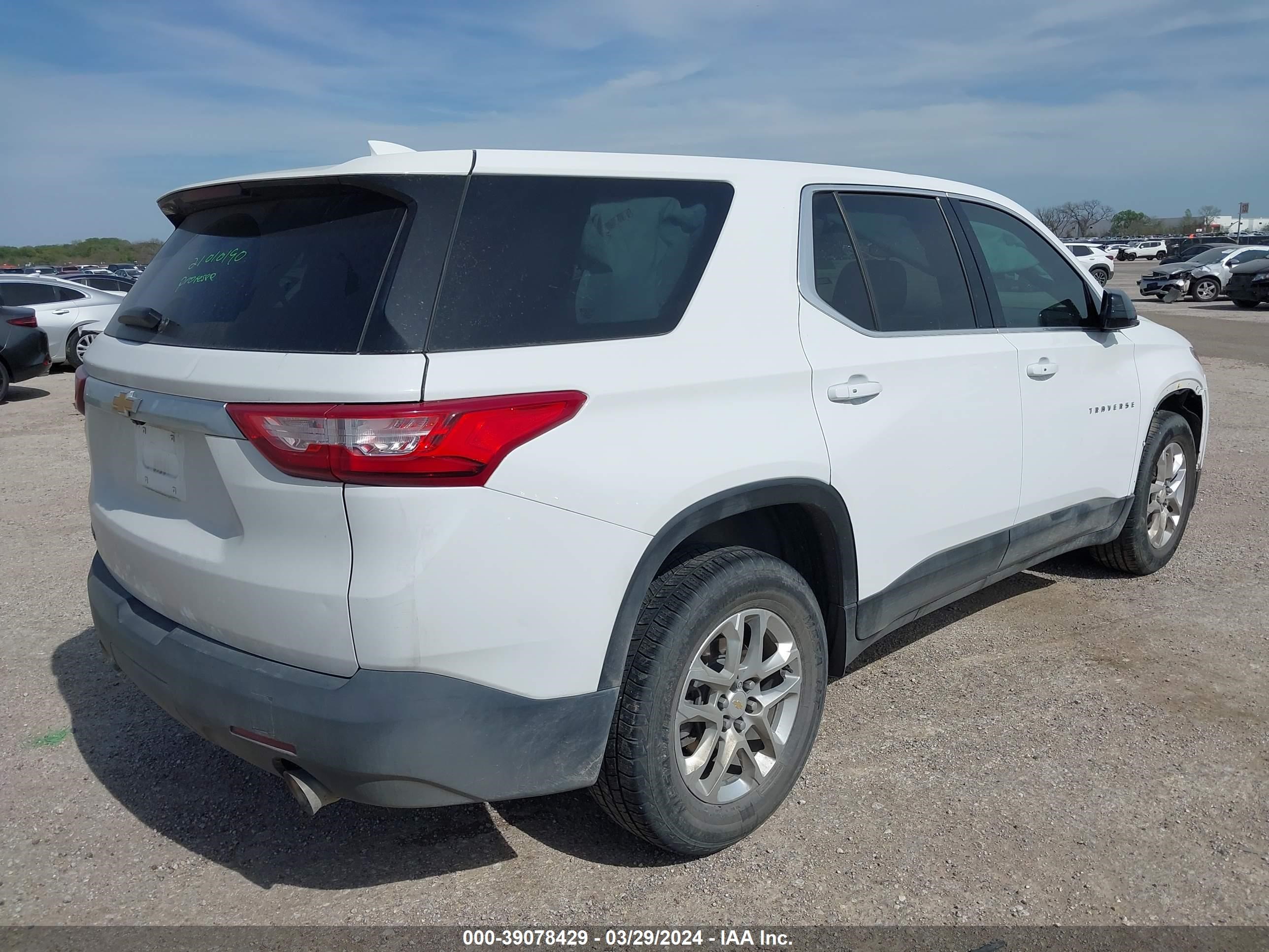 Photo 3 VIN: 1GNERFKW5LJ126893 - CHEVROLET TRAVERSE 