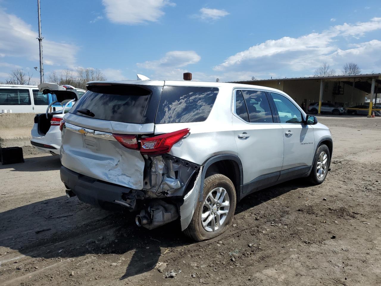 Photo 2 VIN: 1GNERFKW7KJ282772 - CHEVROLET TRAVERSE 